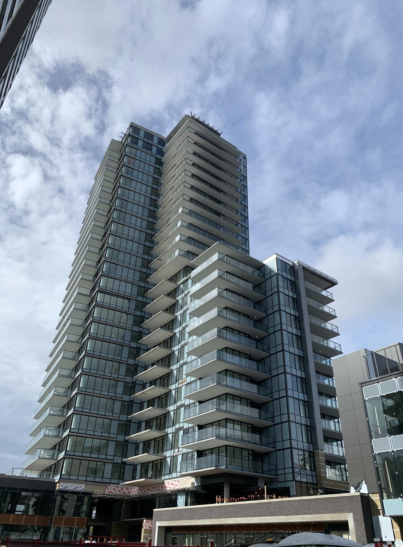906 1588 JOHNSTON ROAD, #906