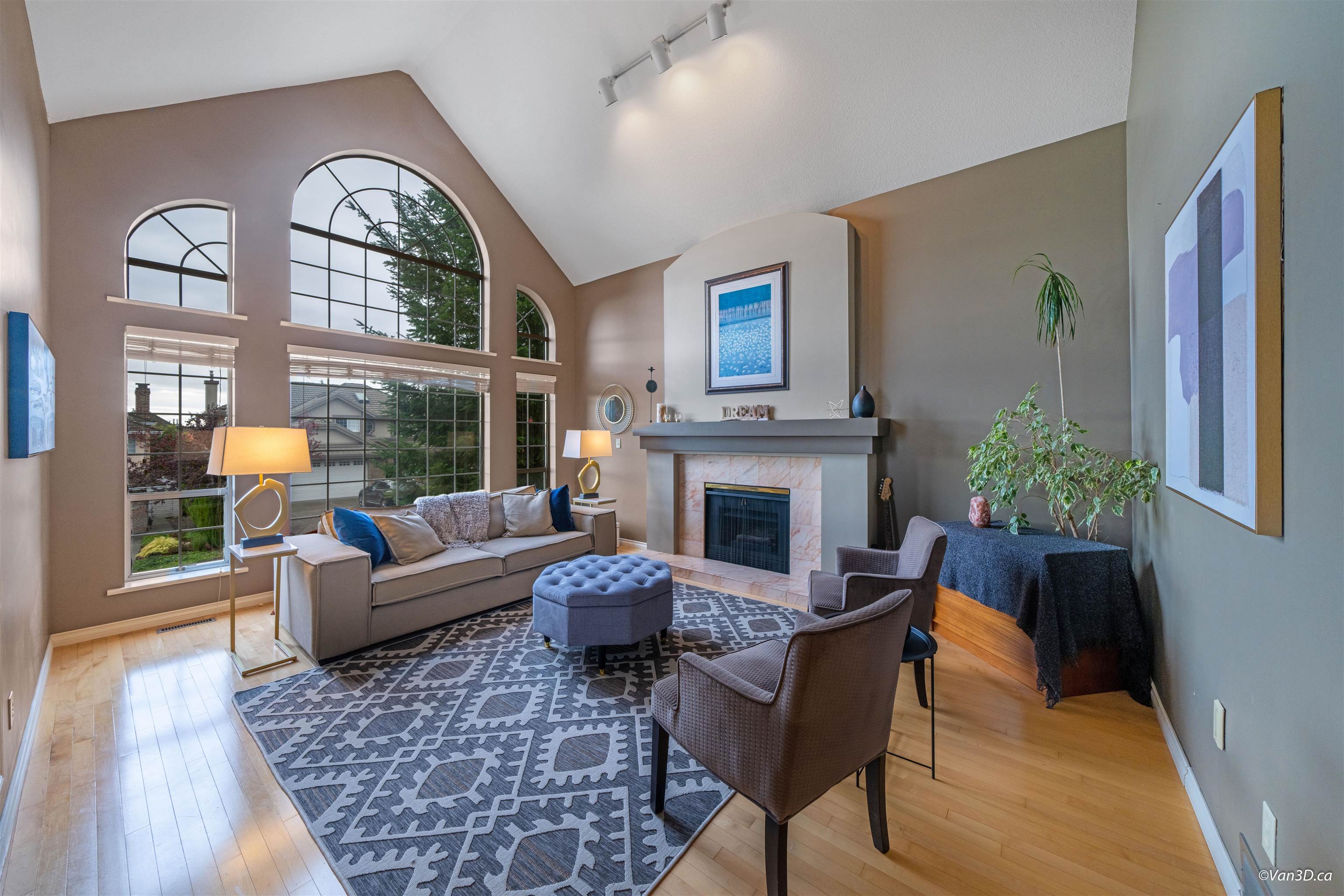 1383 HONEYSUCKLE LANE