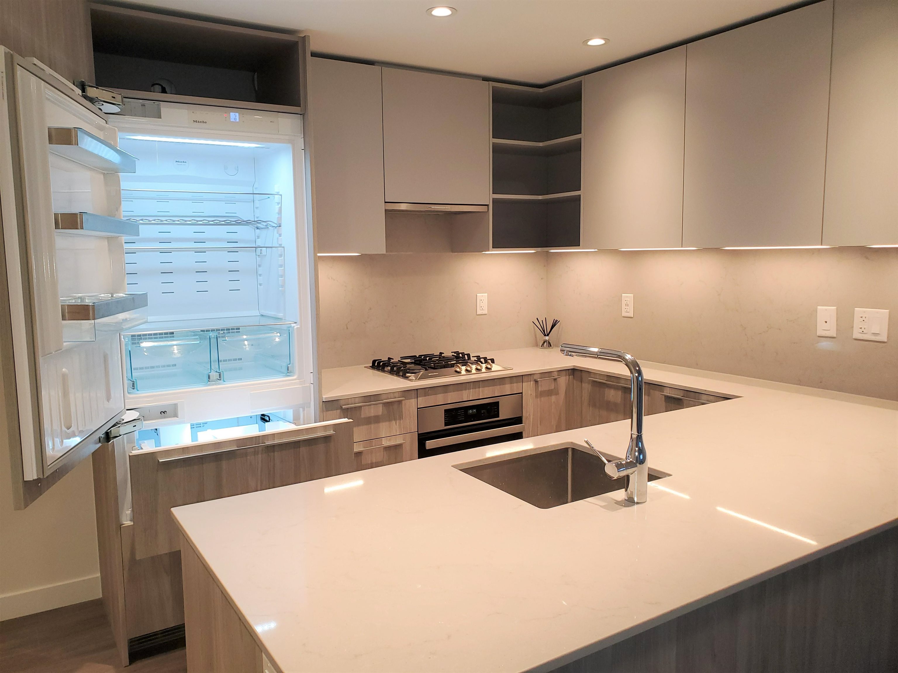 1009 6699 DUNBLANE AVENUE, #1009
