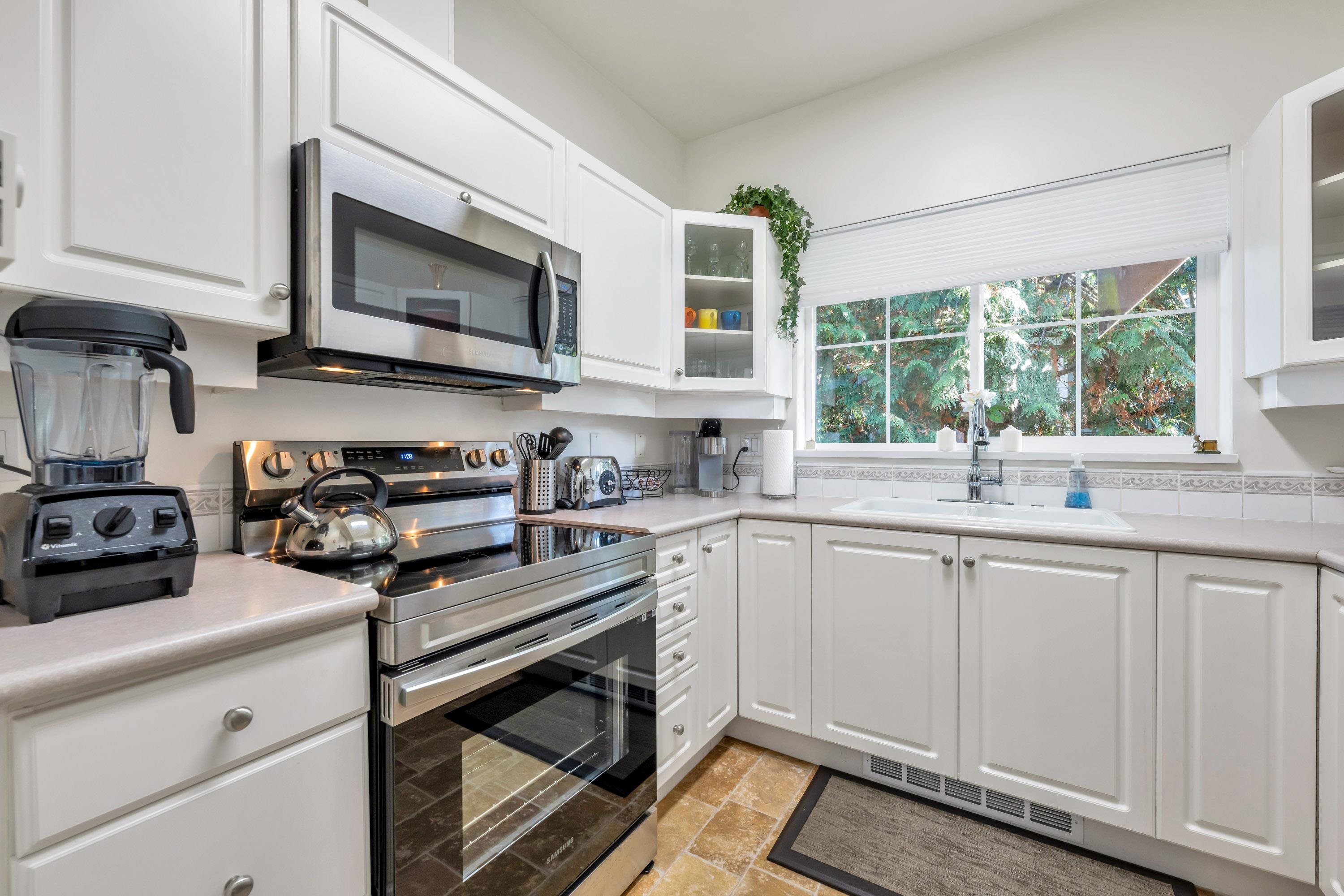 205 4747 54A STREET, #205