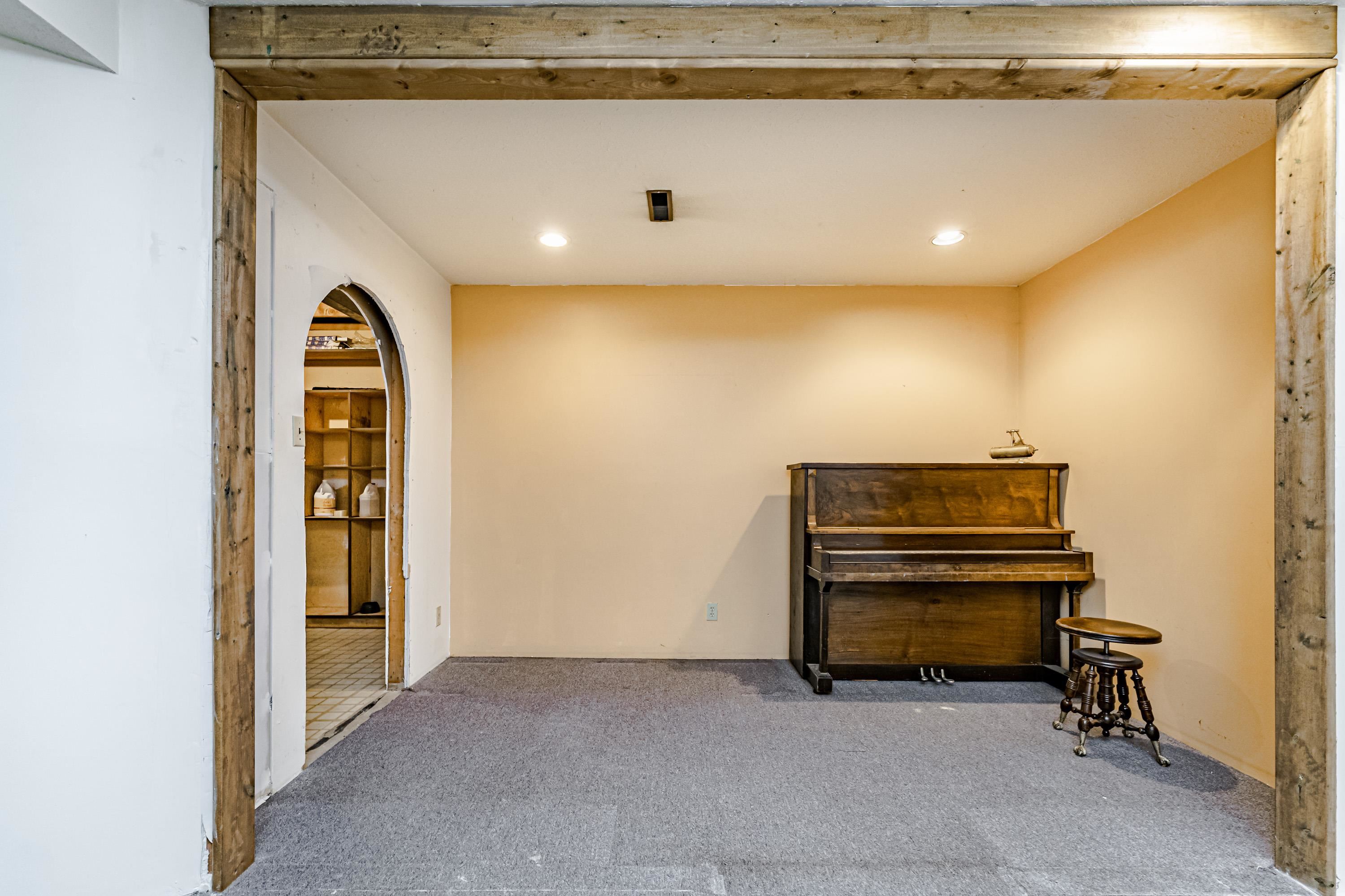 861 HENDECOURT ROAD