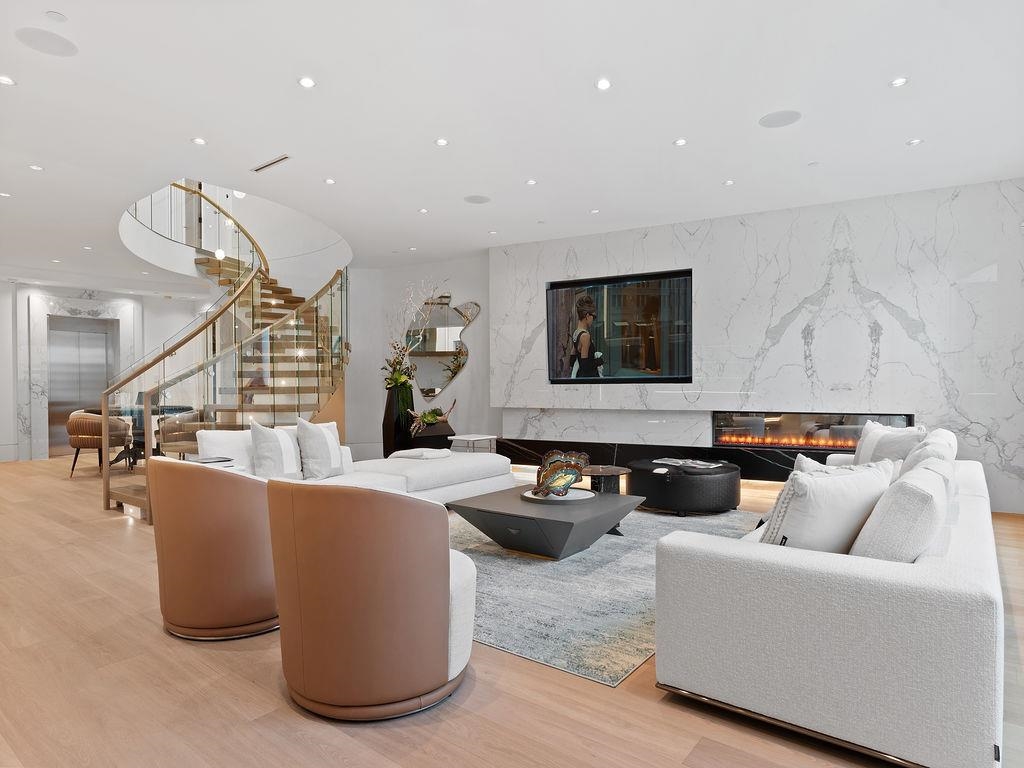 1416 SANDHURST PLACE