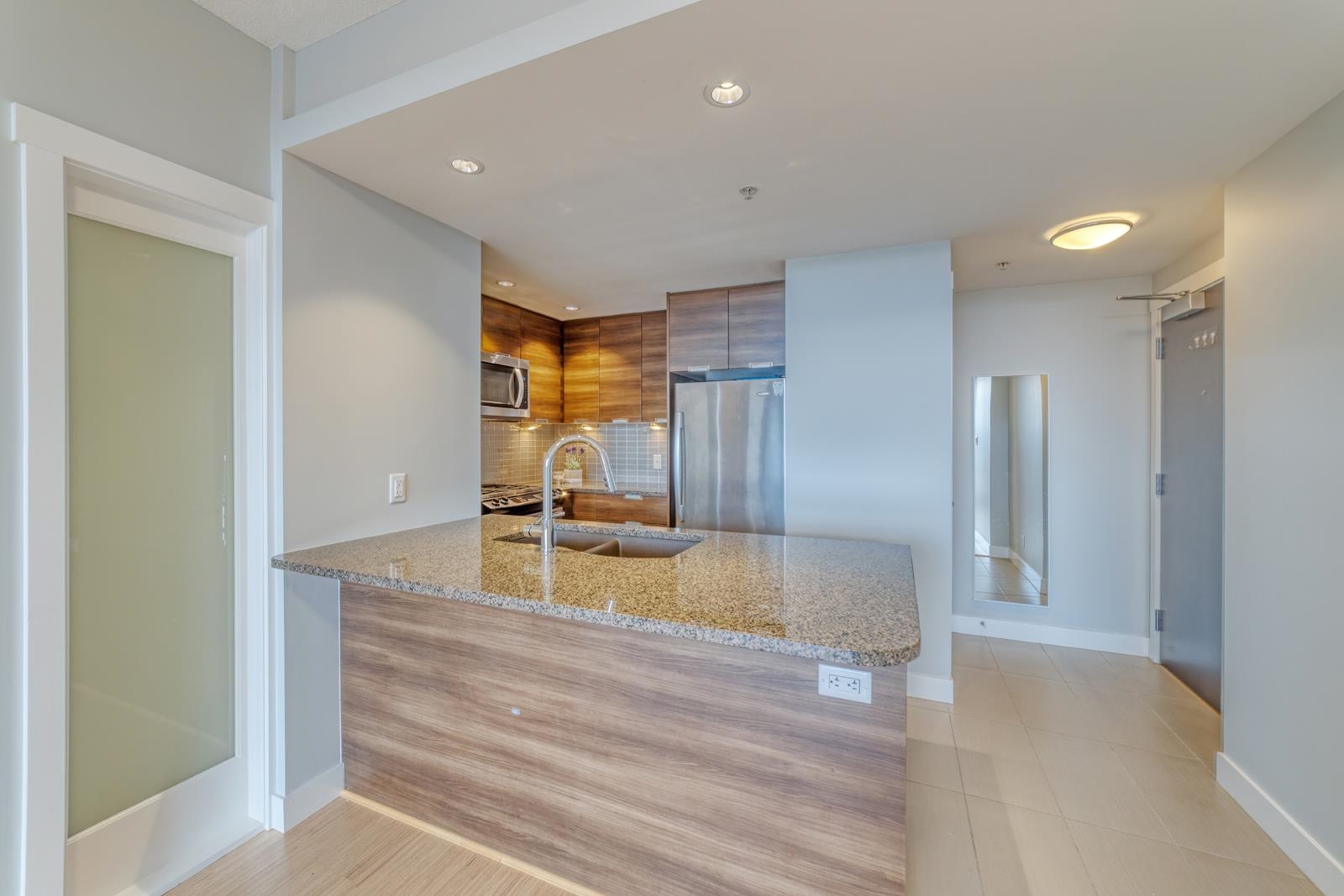 1008 2968 GLEN DRIVE, #1008