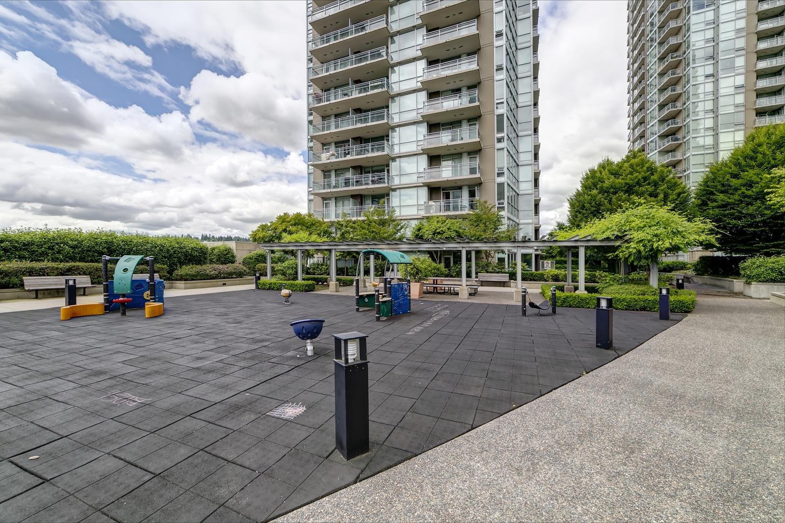 1008 2968 GLEN DRIVE, #1008