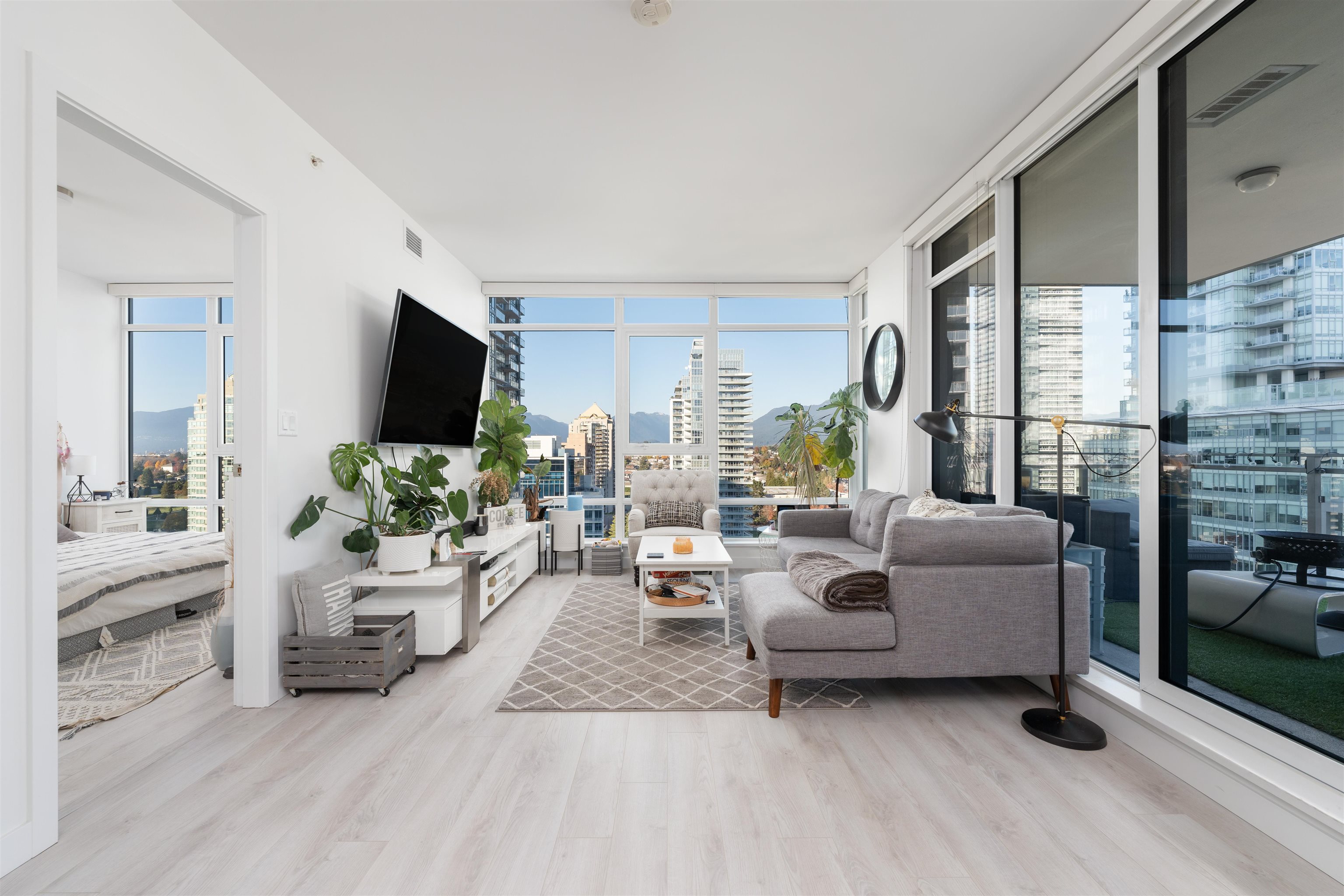 1804 2085 SKYLINE COURT, #1804
