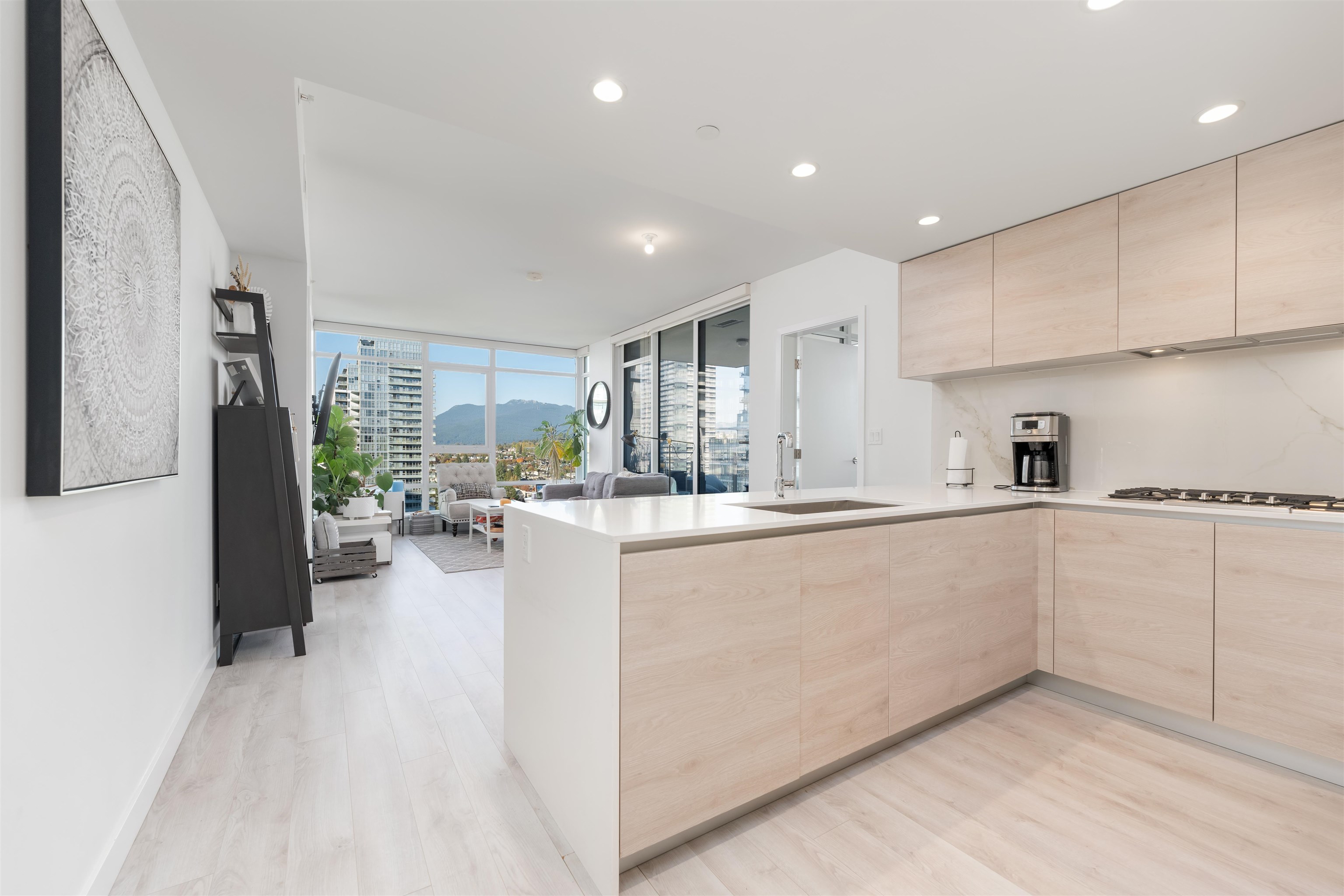 1804 2085 SKYLINE COURT, #1804