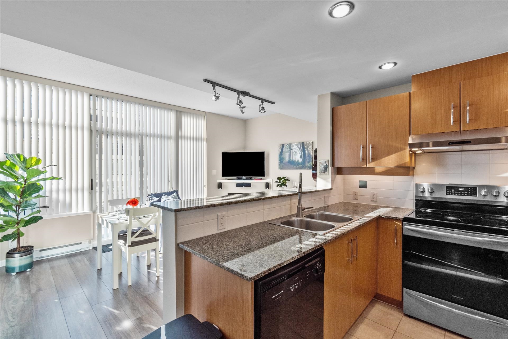 607 9298 UNIVERSITY CRESCENT, #607