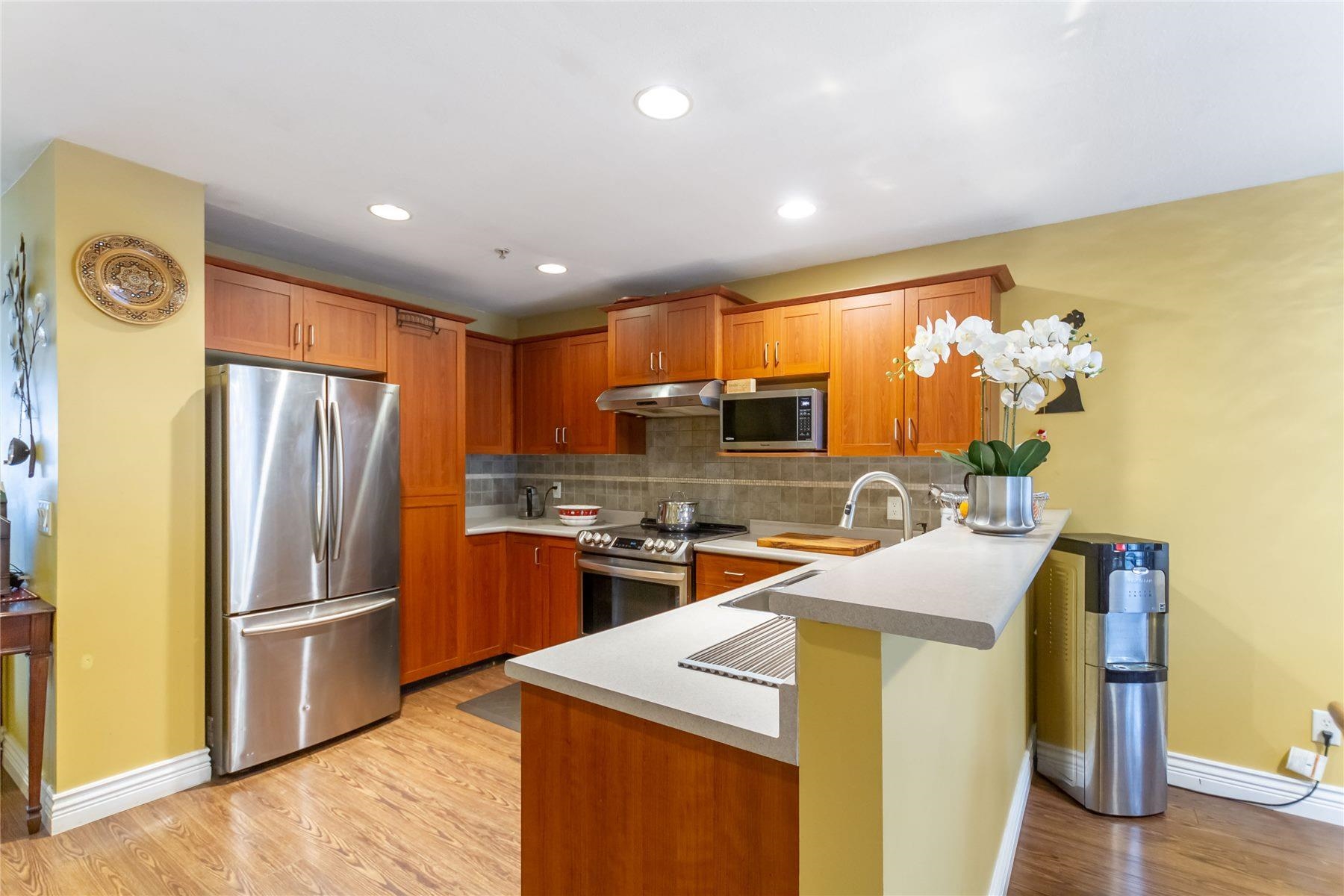 341 3000 RIVERBEND DRIVE, #341