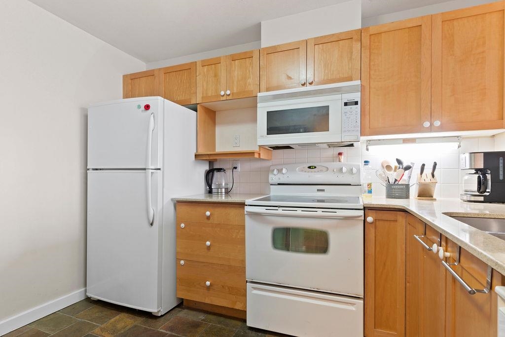 210 2020 SE KENT AVENUE, #210