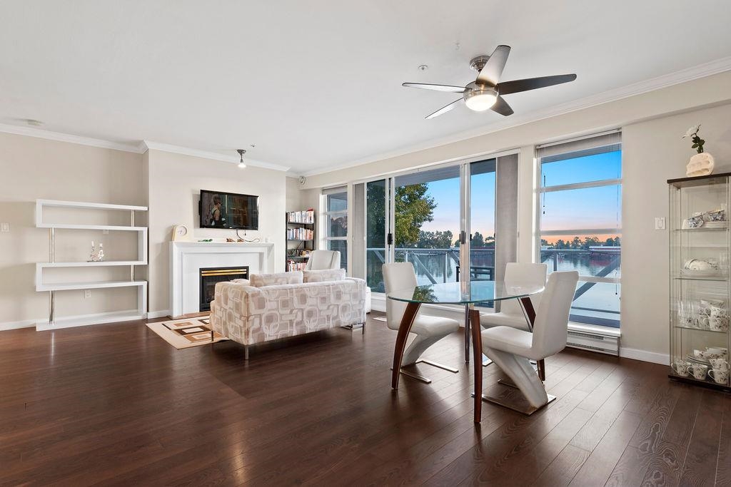 210 2020 SE KENT AVENUE, #210