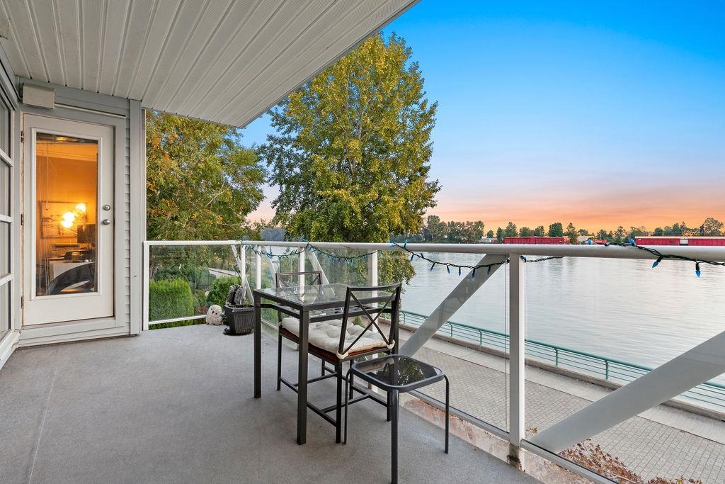 210 2020 SE KENT AVENUE, #210