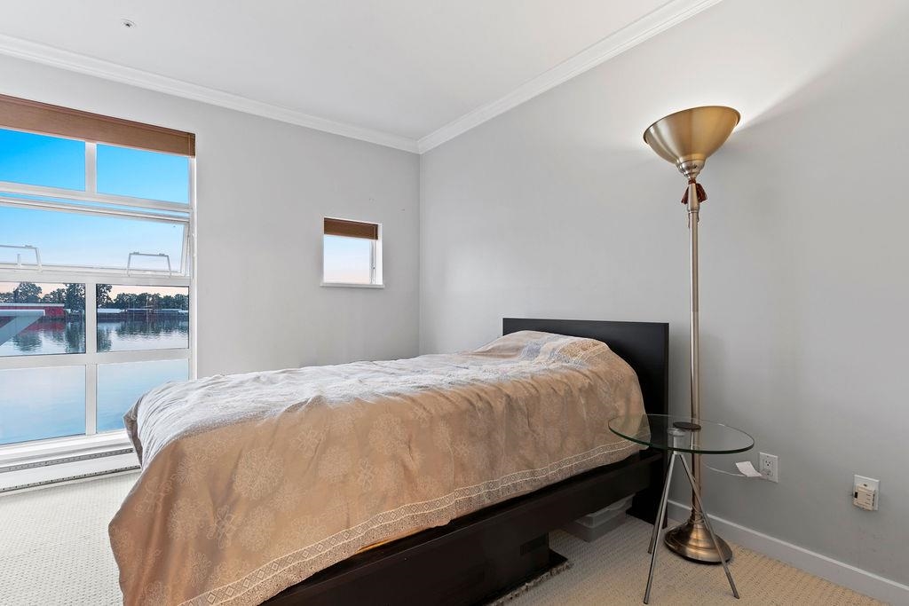 210 2020 SE KENT AVENUE, #210