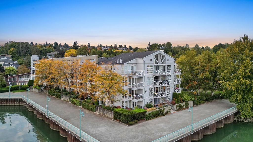 210 2020 SE KENT AVENUE, #210