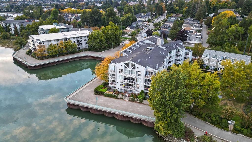 210 2020 SE KENT AVENUE, #210