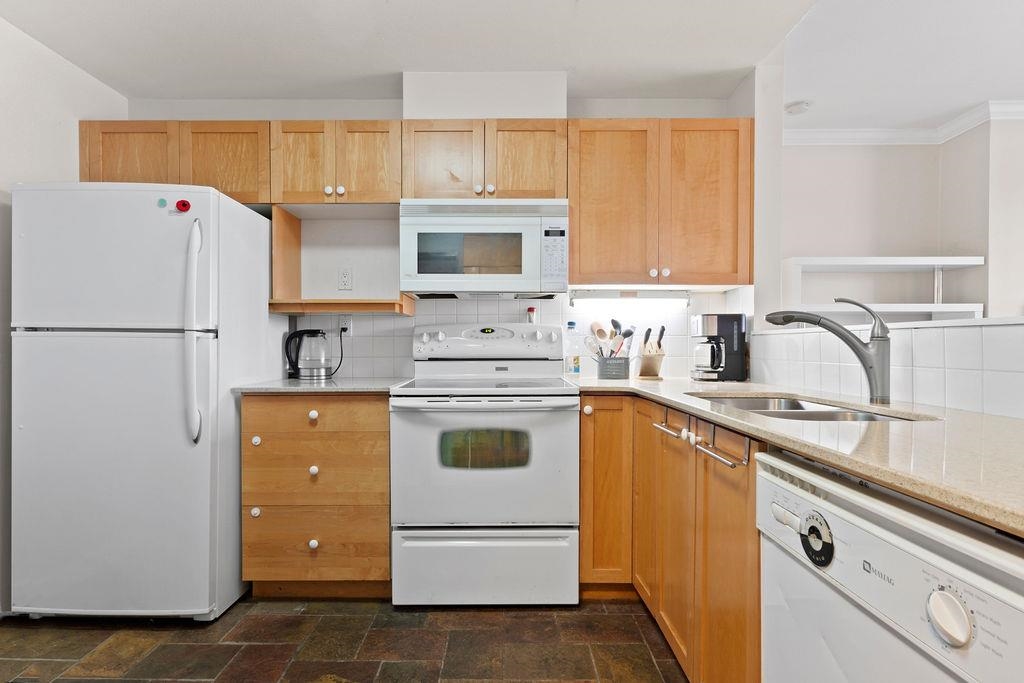 210 2020 SE KENT AVENUE, #210