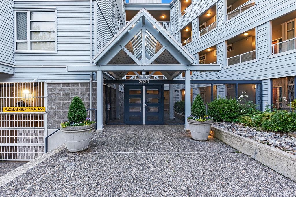 210 2020 SE KENT AVENUE, #210