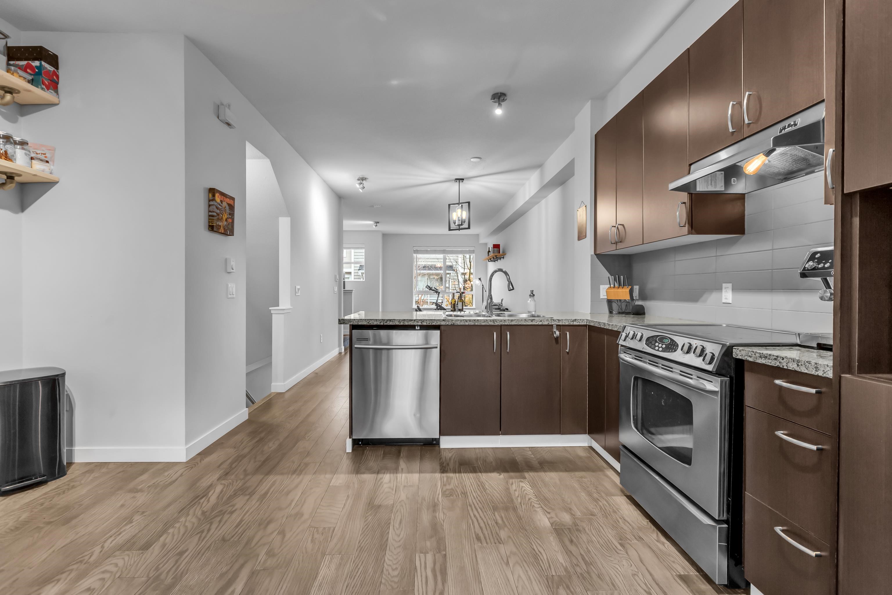 30 2729 158 STREET, #30