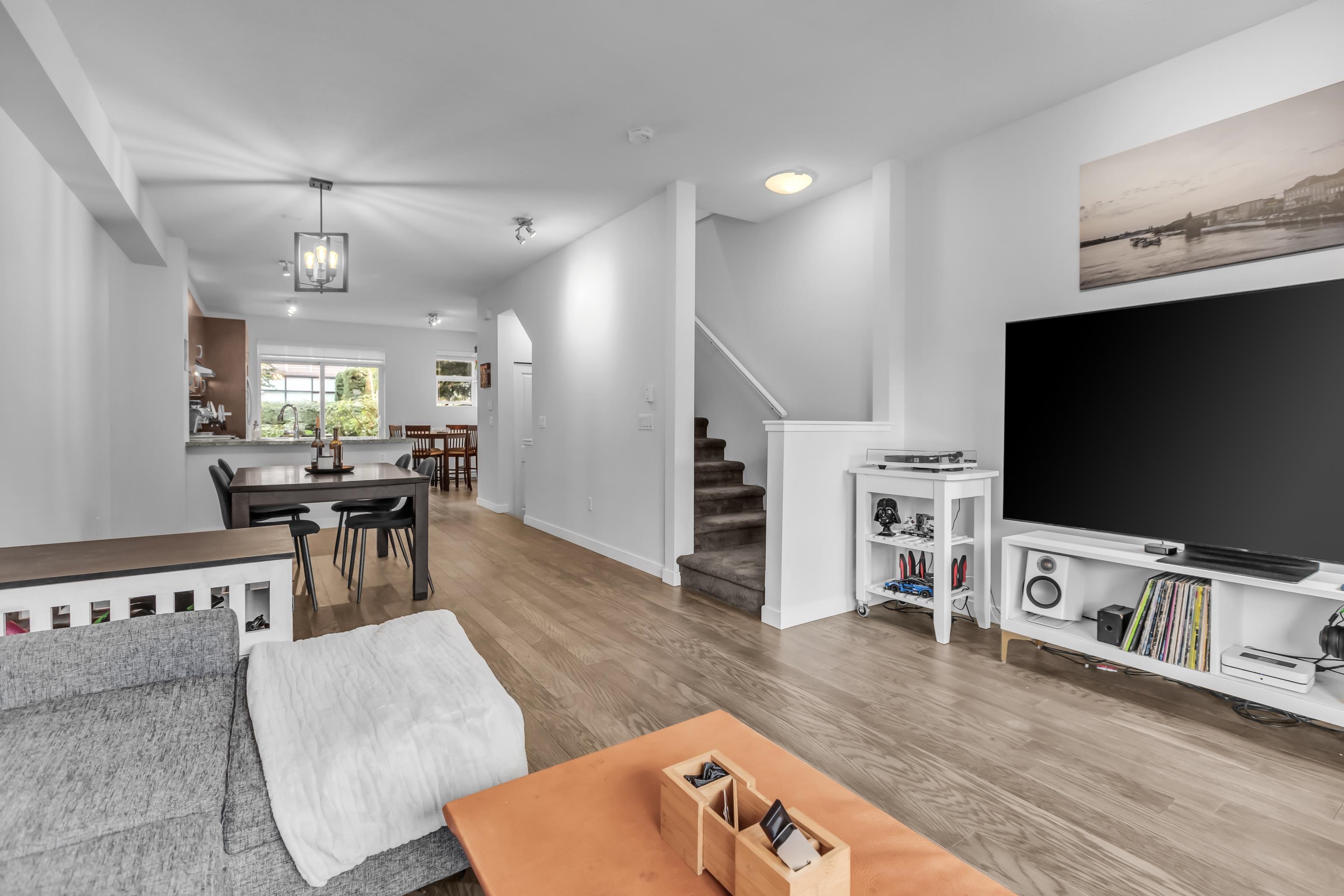 30 2729 158 STREET, #30