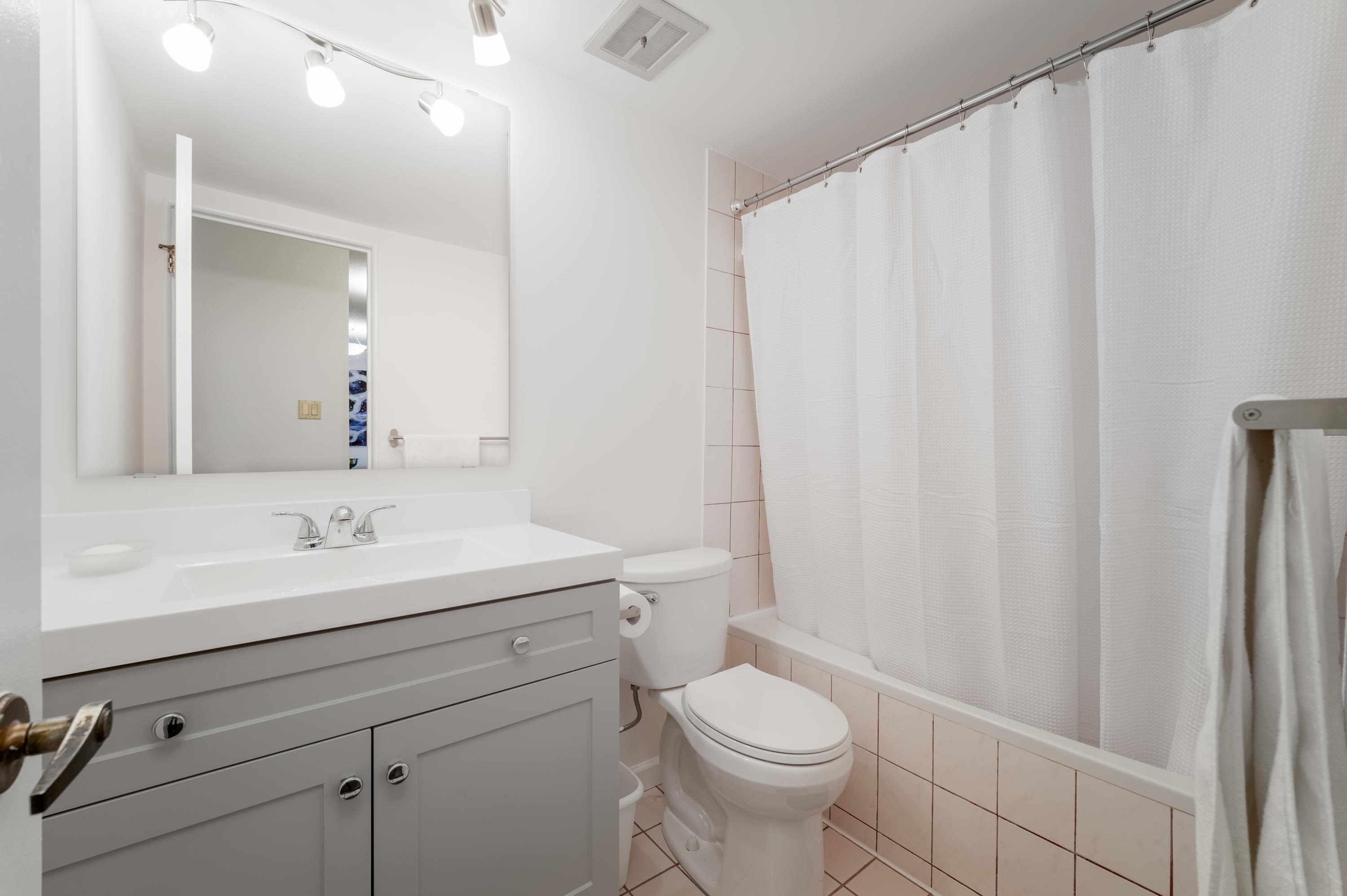 201 350 E 5TH AVENUE, #201