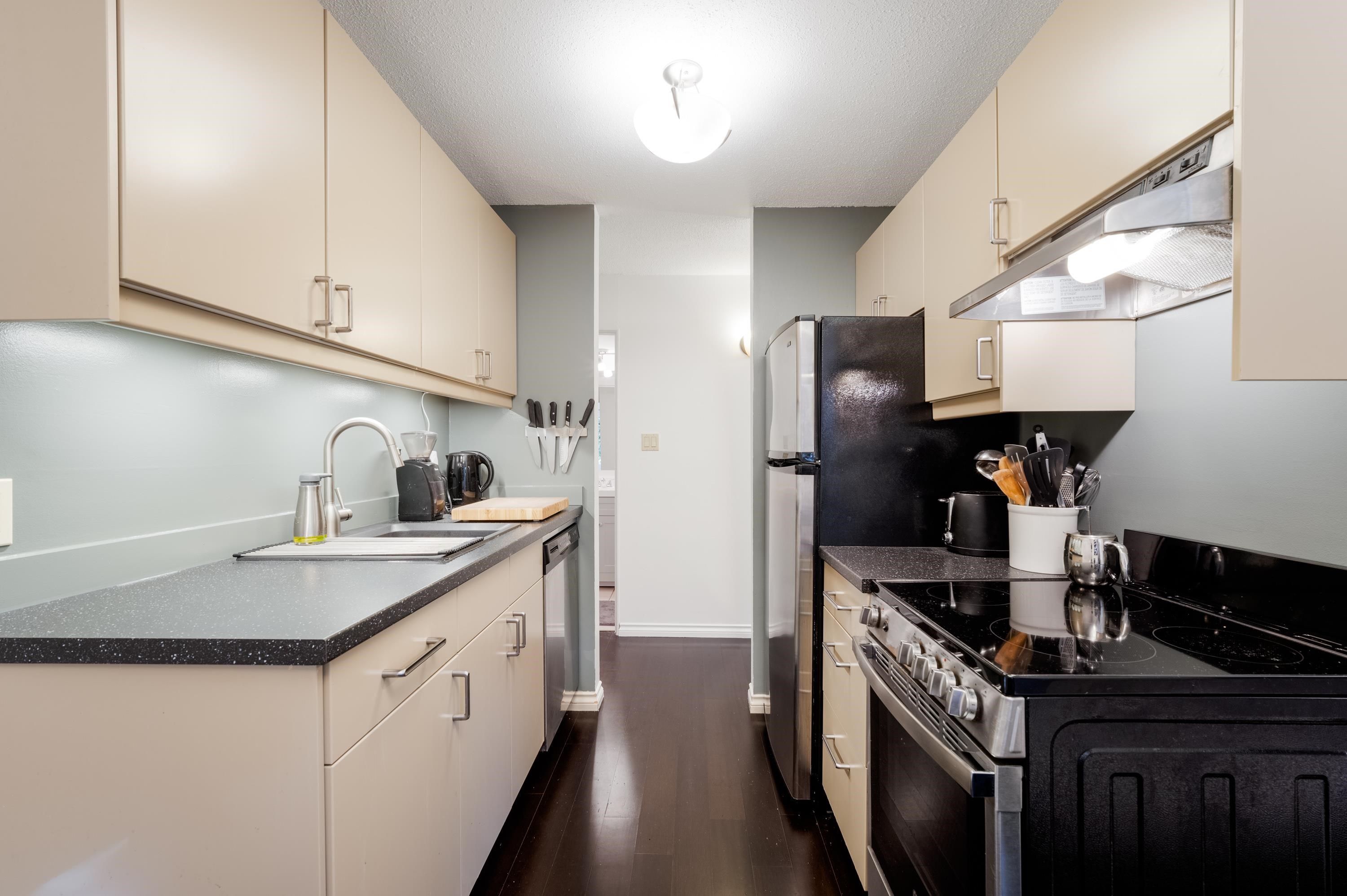 201 350 E 5TH AVENUE, #201