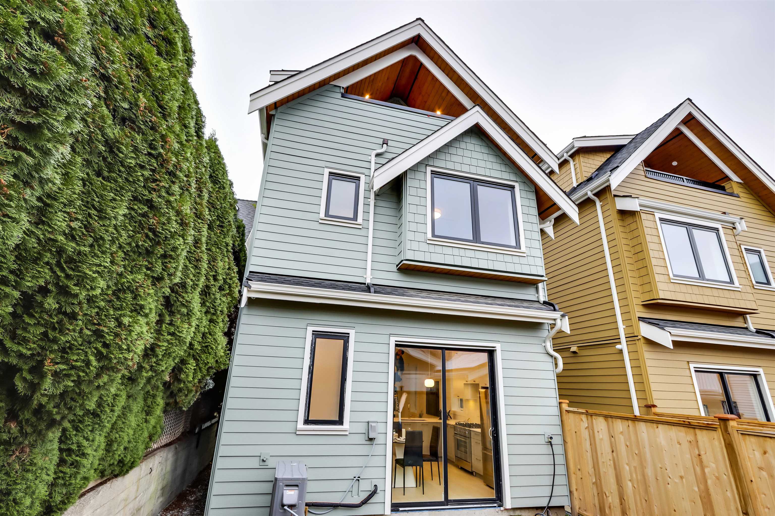 1995 KITCHENER STREET
