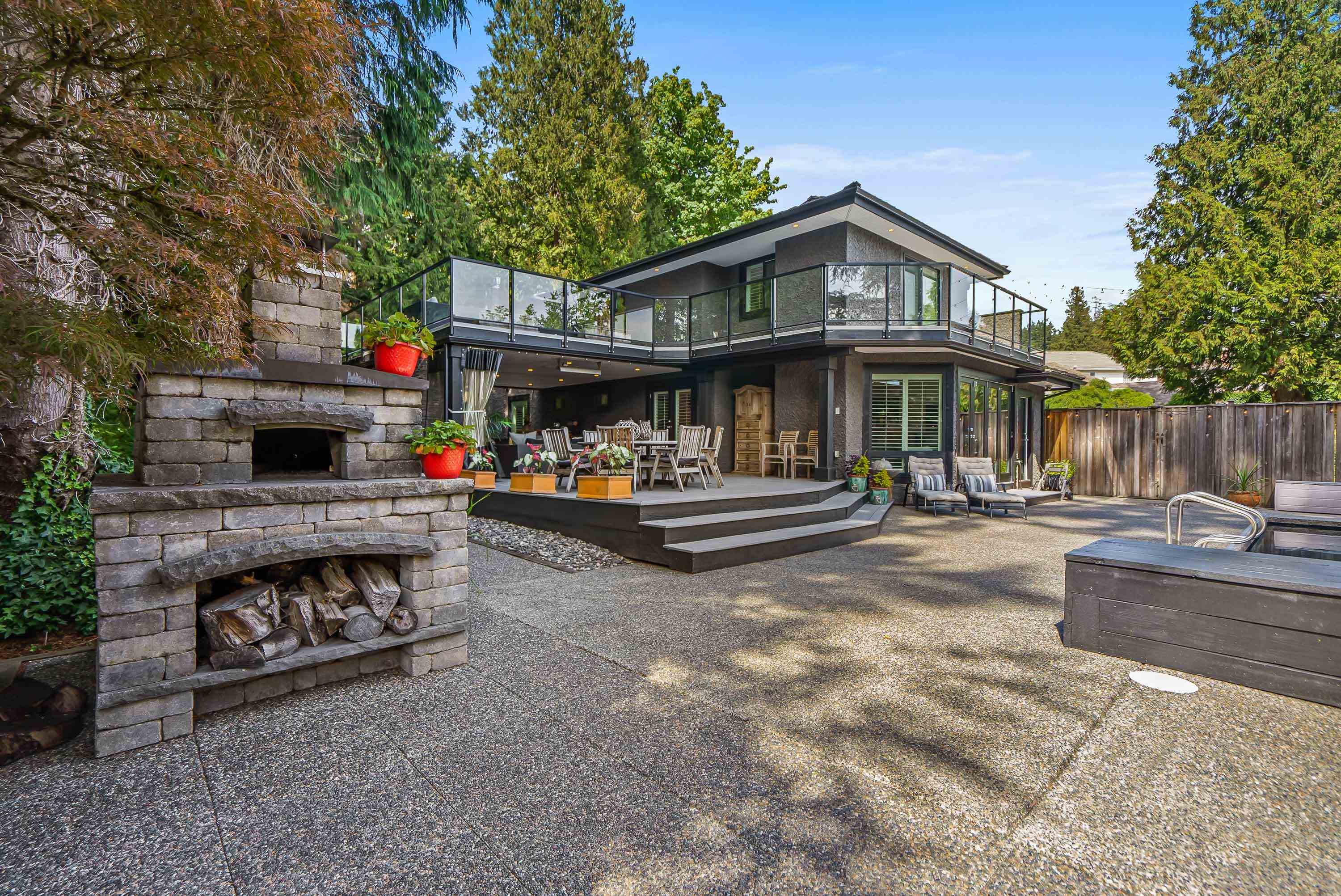 2453 LECLAIR DRIVE