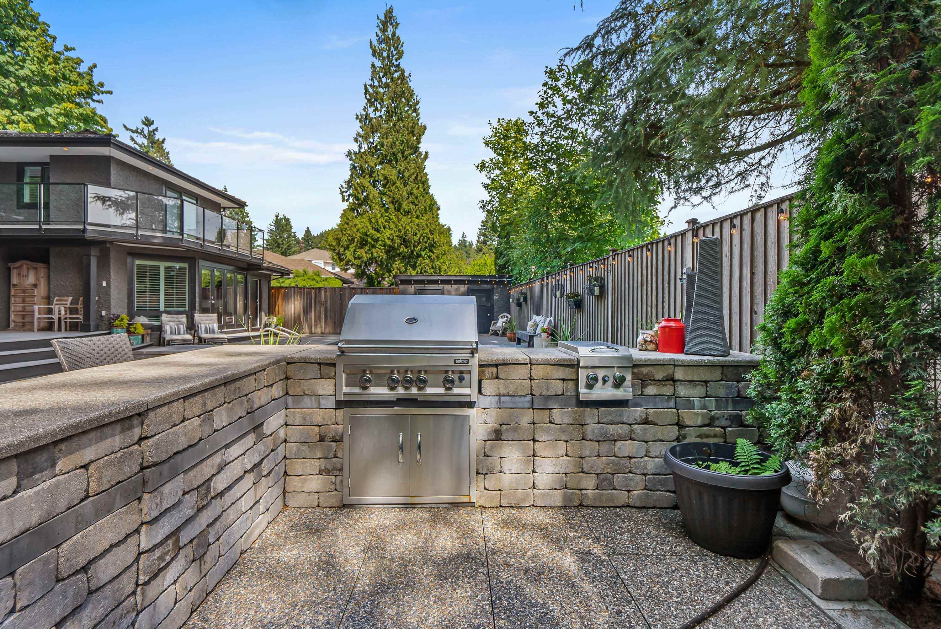 2453 LECLAIR DRIVE