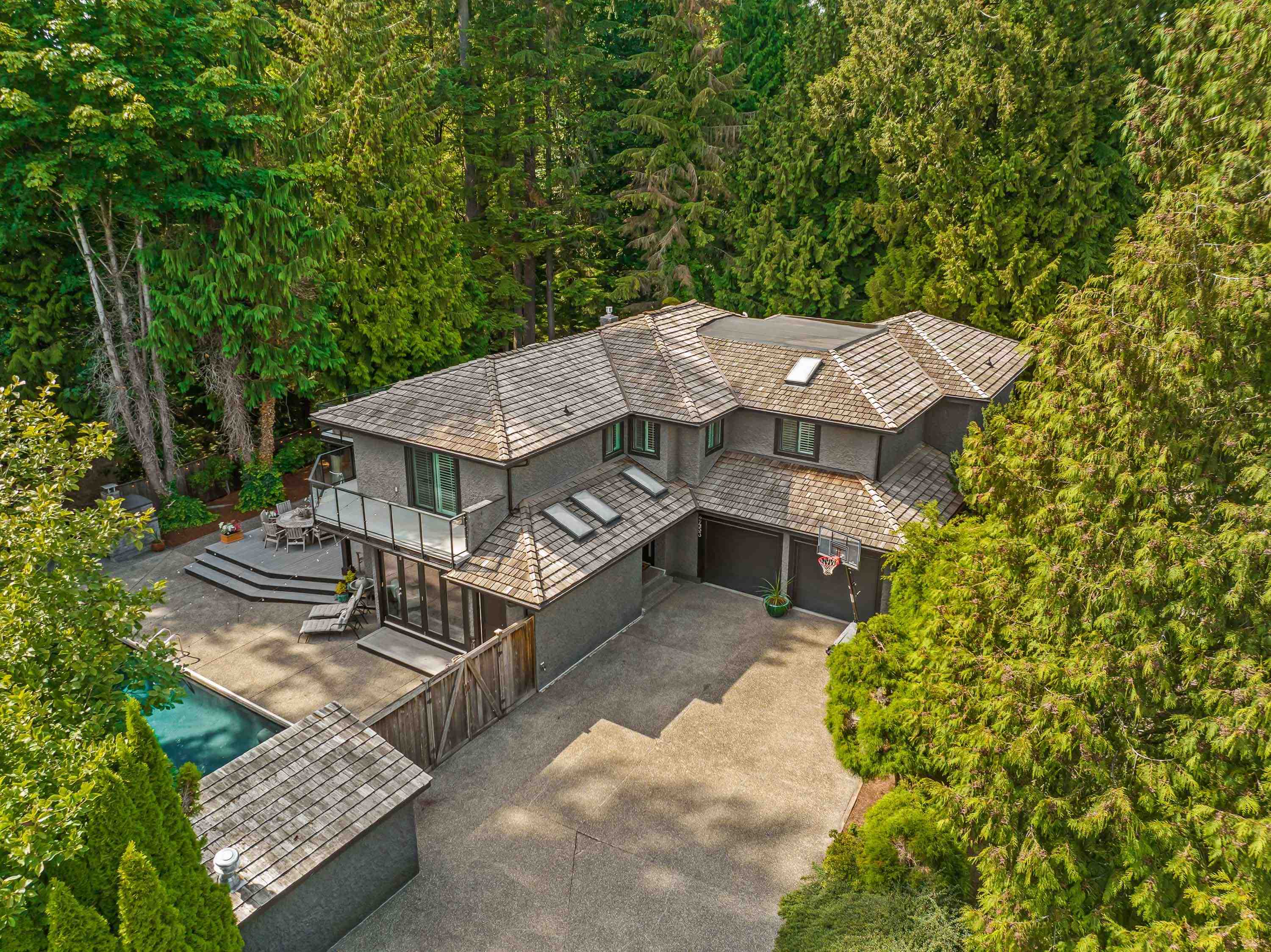2453 LECLAIR DRIVE