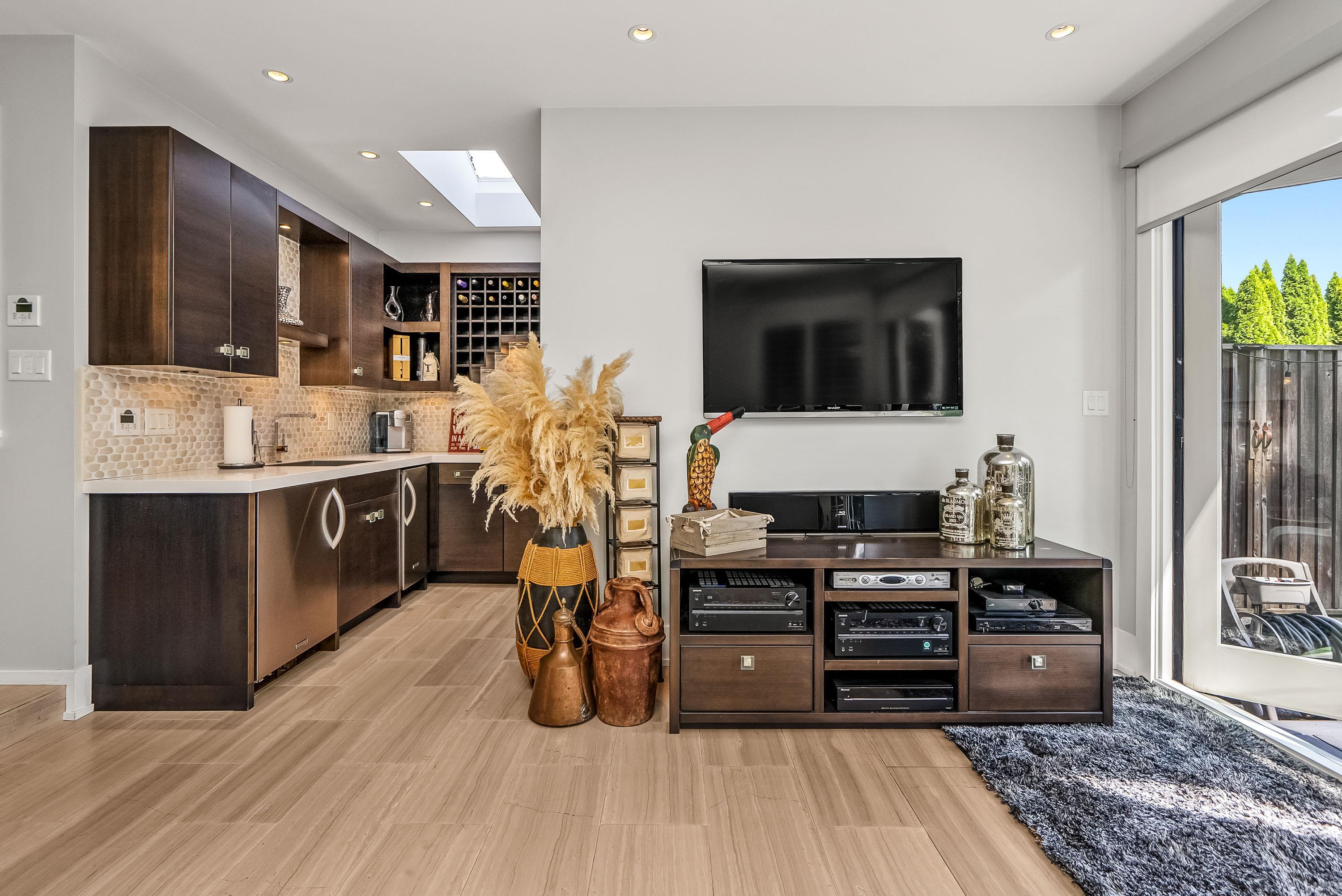 2453 LECLAIR DRIVE