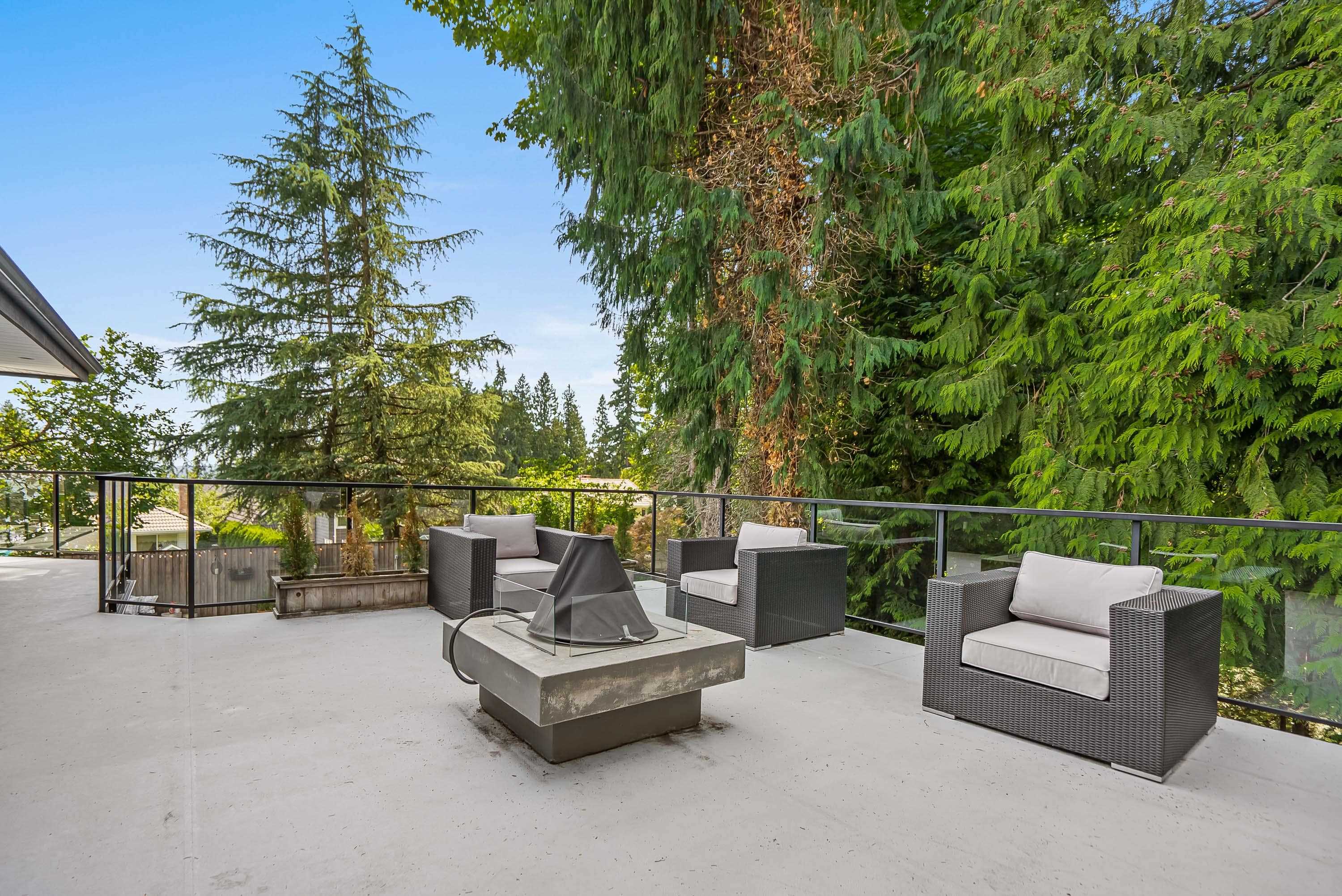 2453 LECLAIR DRIVE