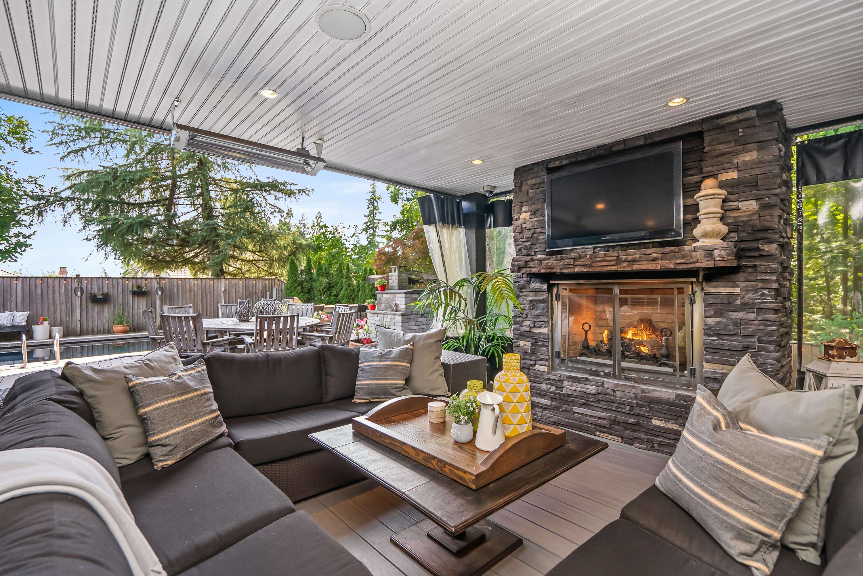 2453 LECLAIR DRIVE