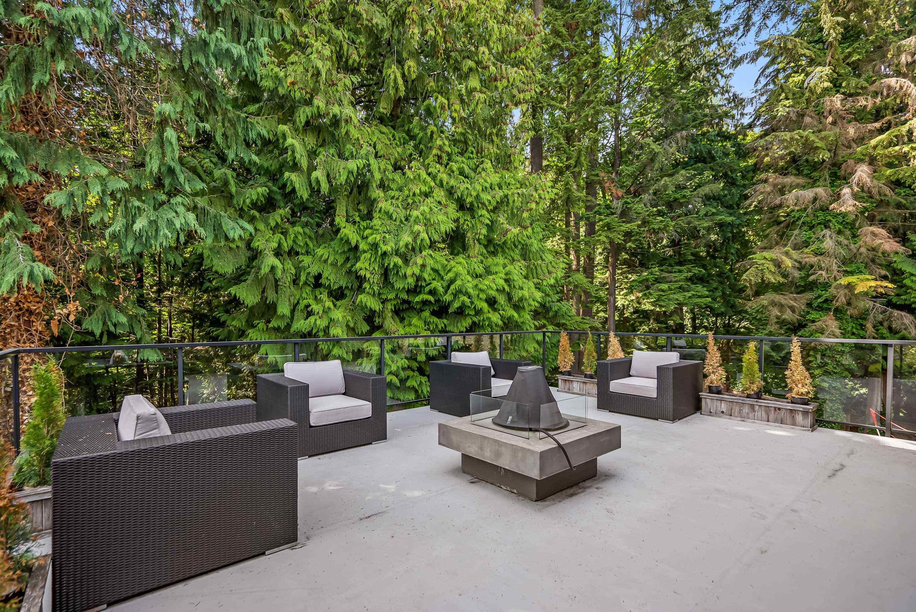 2453 LECLAIR DRIVE