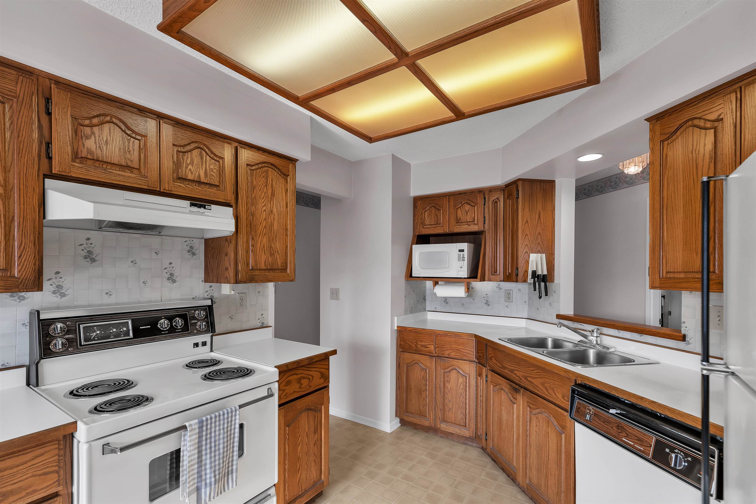 103 45604 BRETT AVENUE, #103