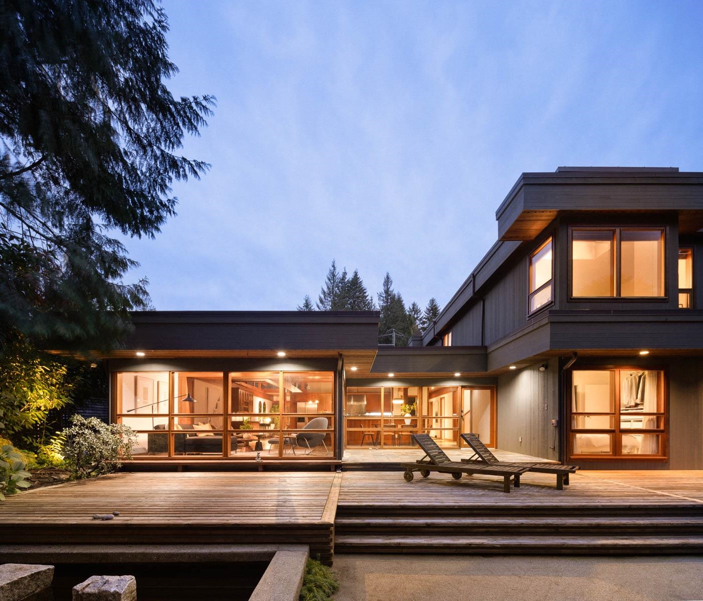 825 FOREST HILLS DRIVE