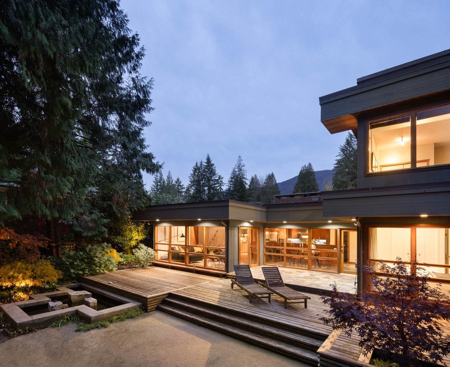 825 FOREST HILLS DRIVE