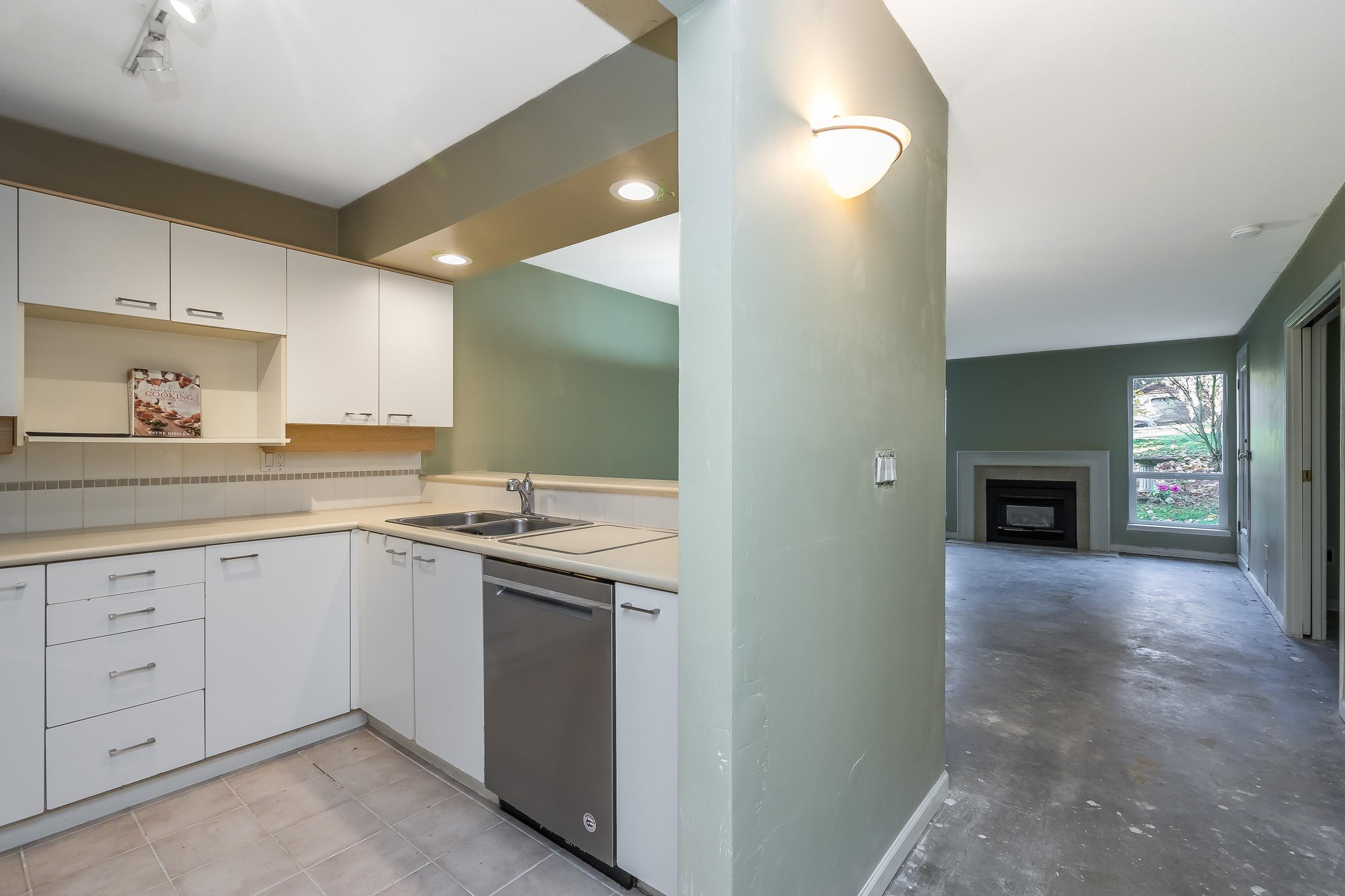 104 15717 MARINE DRIVE, #104