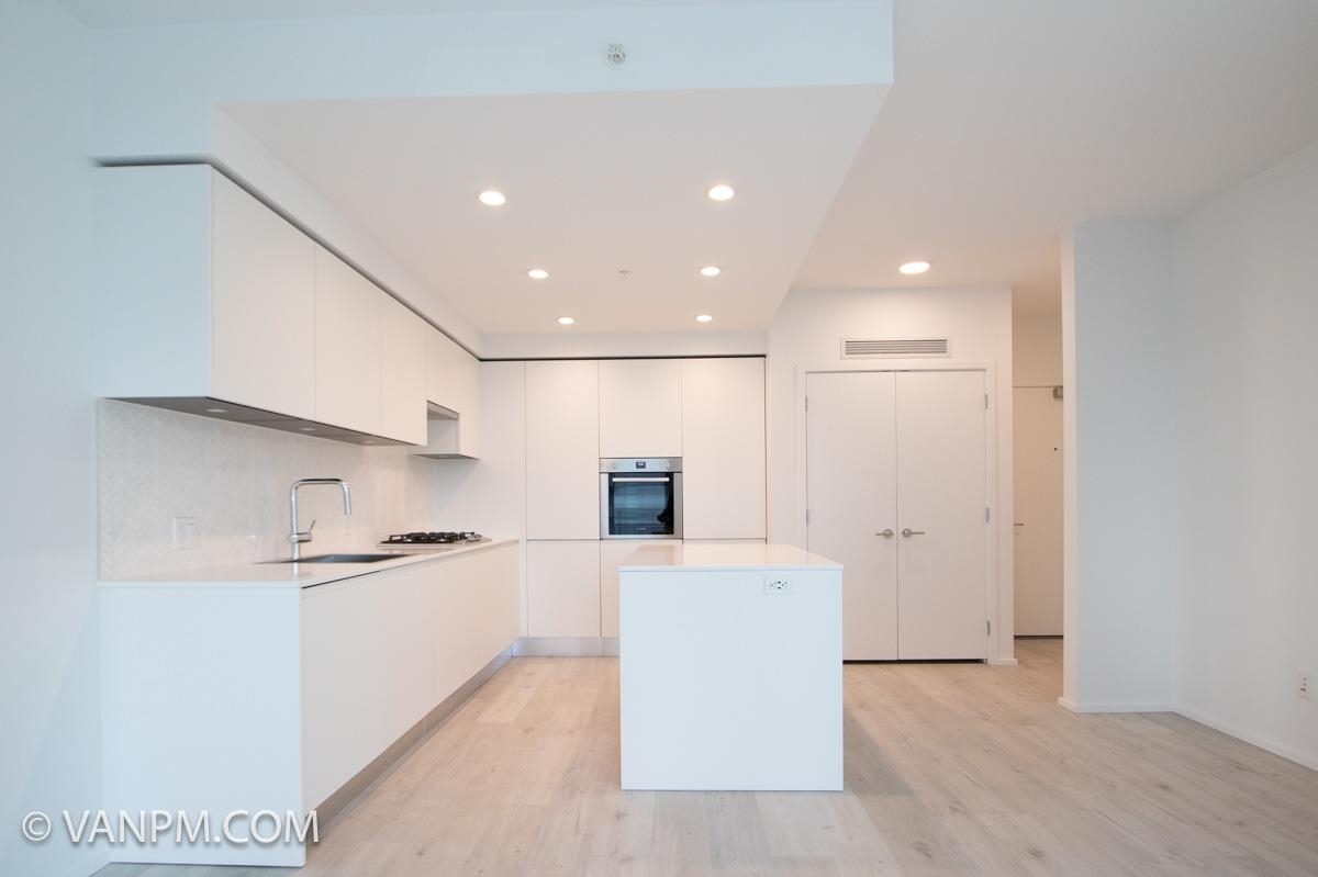 2504 3833 EVERGREEN PLACE, #2504
