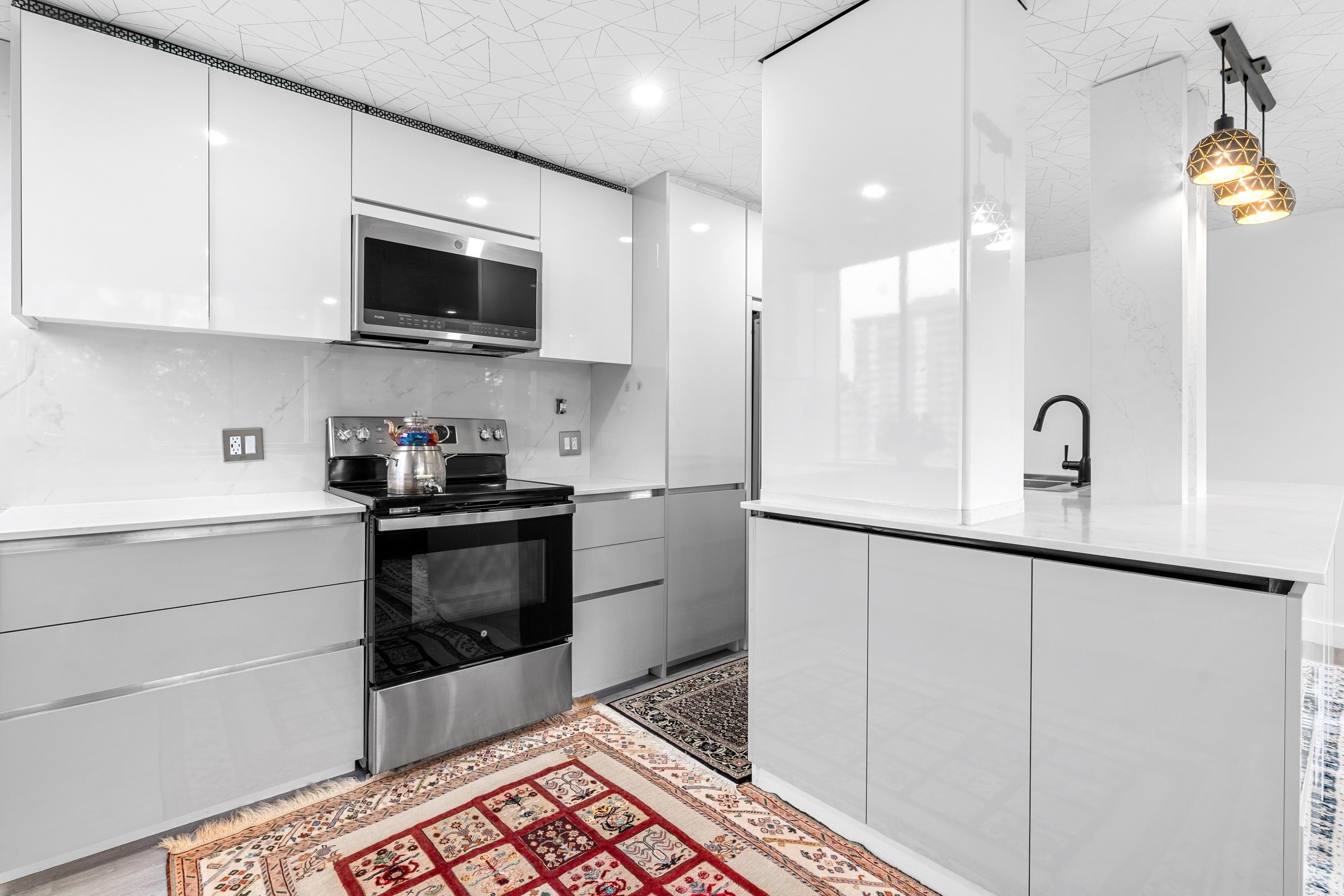 1003 2004 FULLERTON AVENUE, #1003