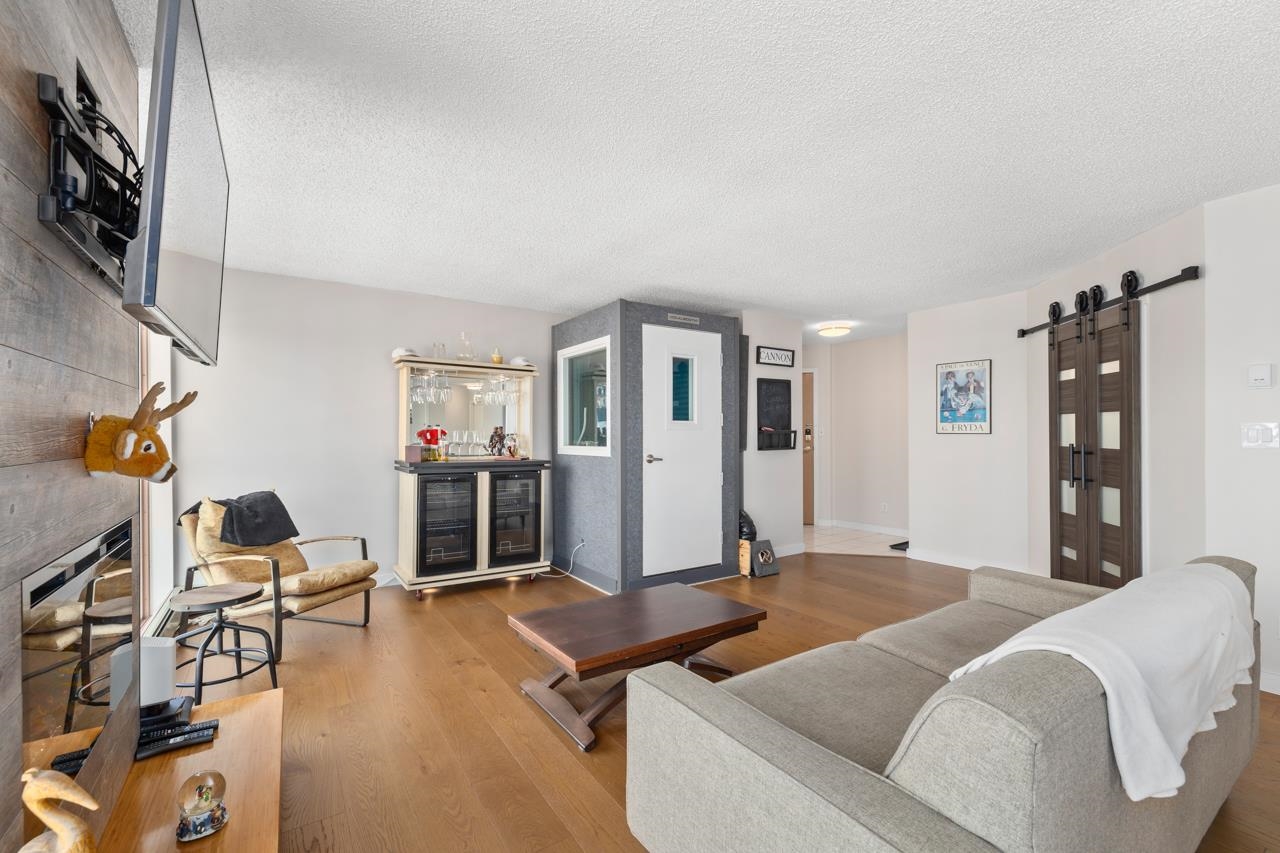 1204 612 FIFTH AVENUE, #1204