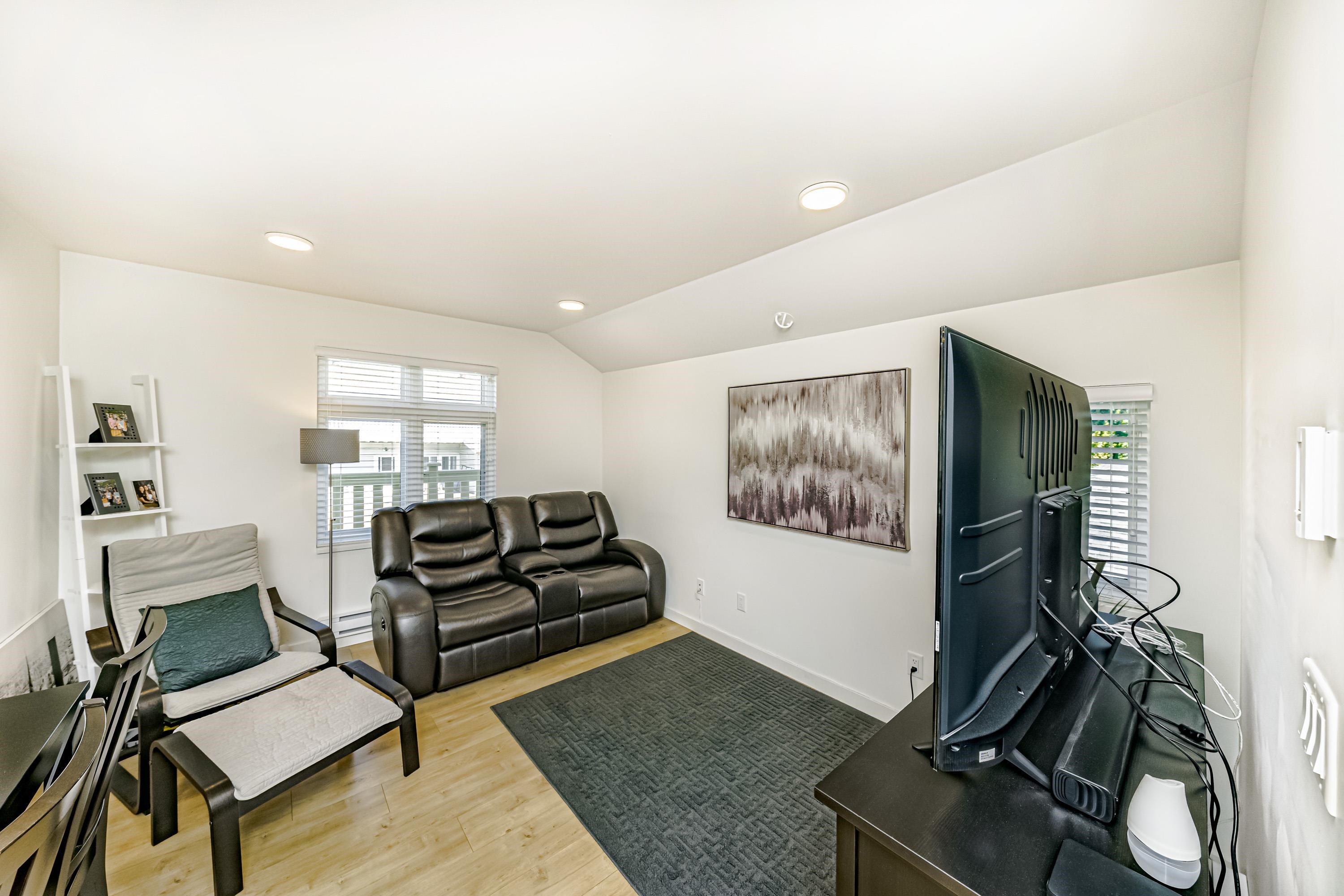 903 WALLS AVENUE