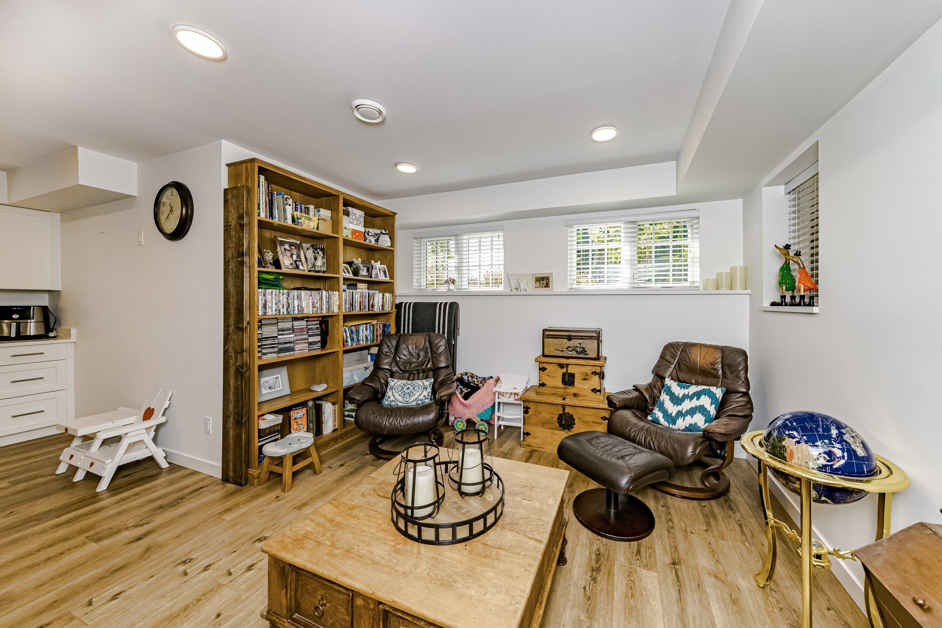 903 WALLS AVENUE