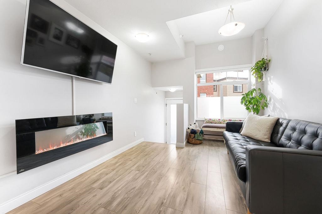 373 20170 FRASER HIGHWAY, #373