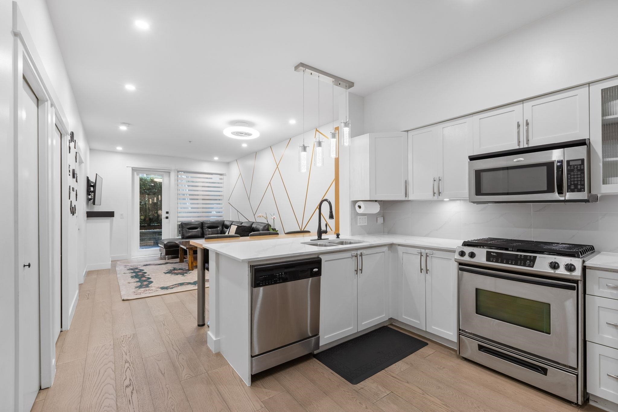 101 1468 ST. ANDREWS AVENUE, #101