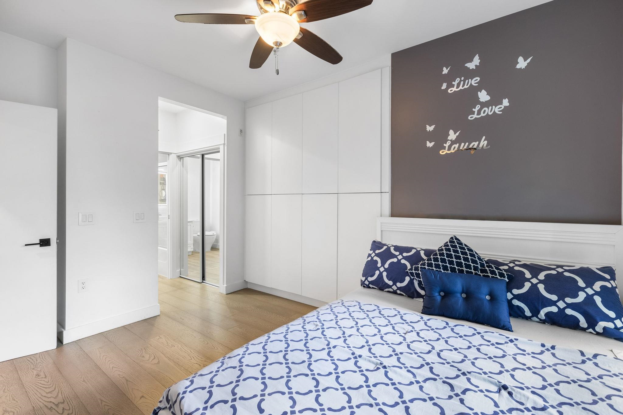 101 1468 ST. ANDREWS AVENUE, #101