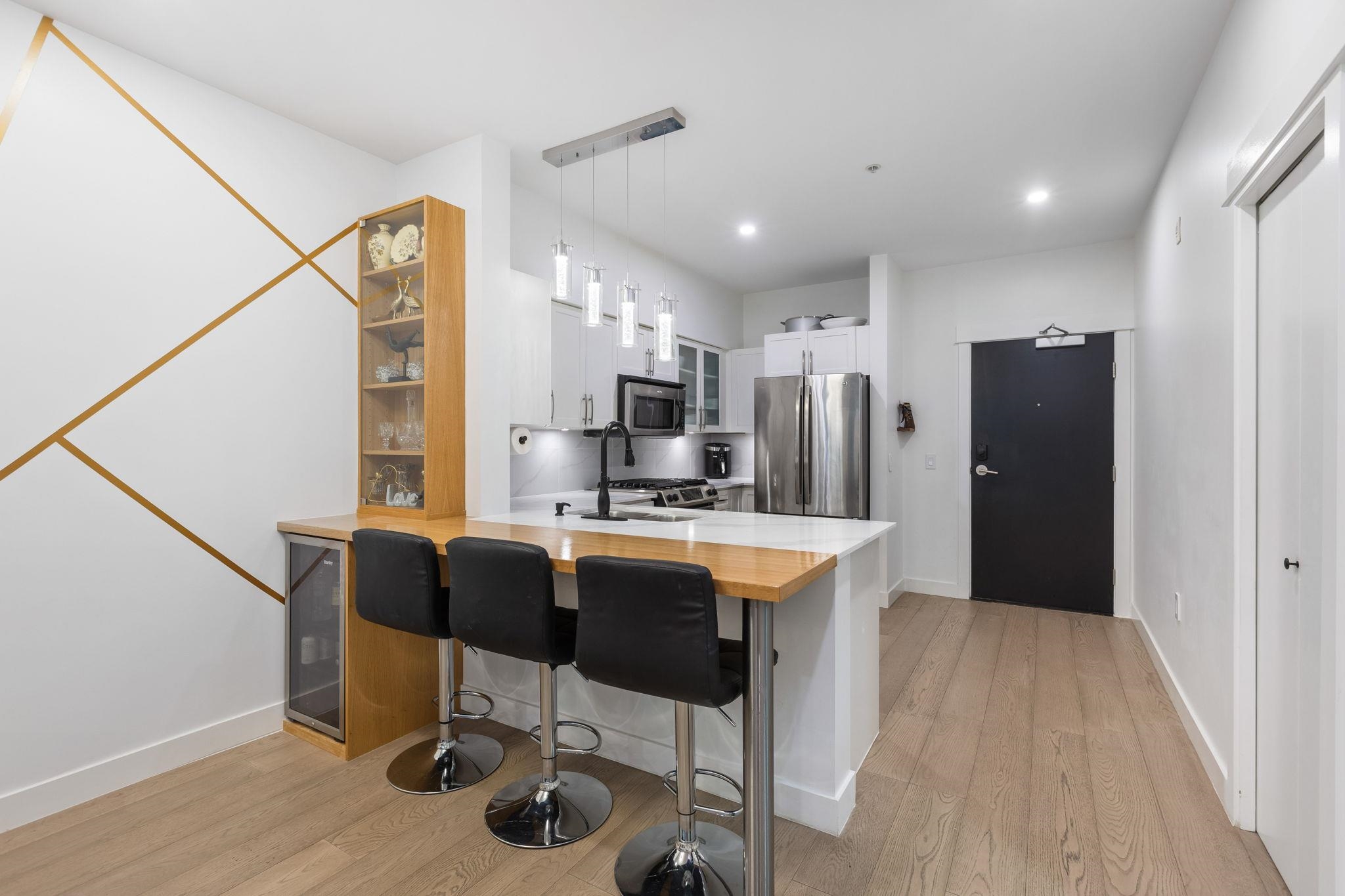 101 1468 ST. ANDREWS AVENUE, #101