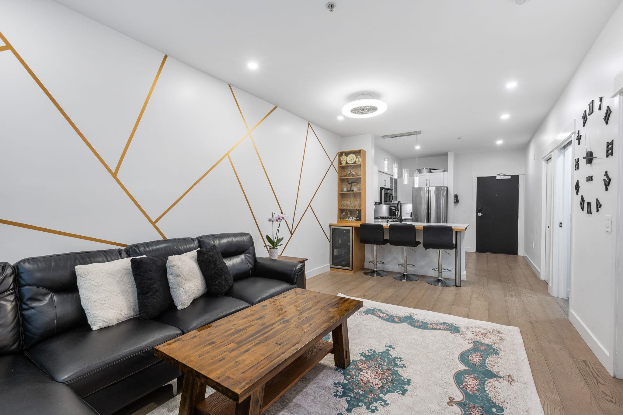 101 1468 ST. ANDREWS AVENUE, #101
