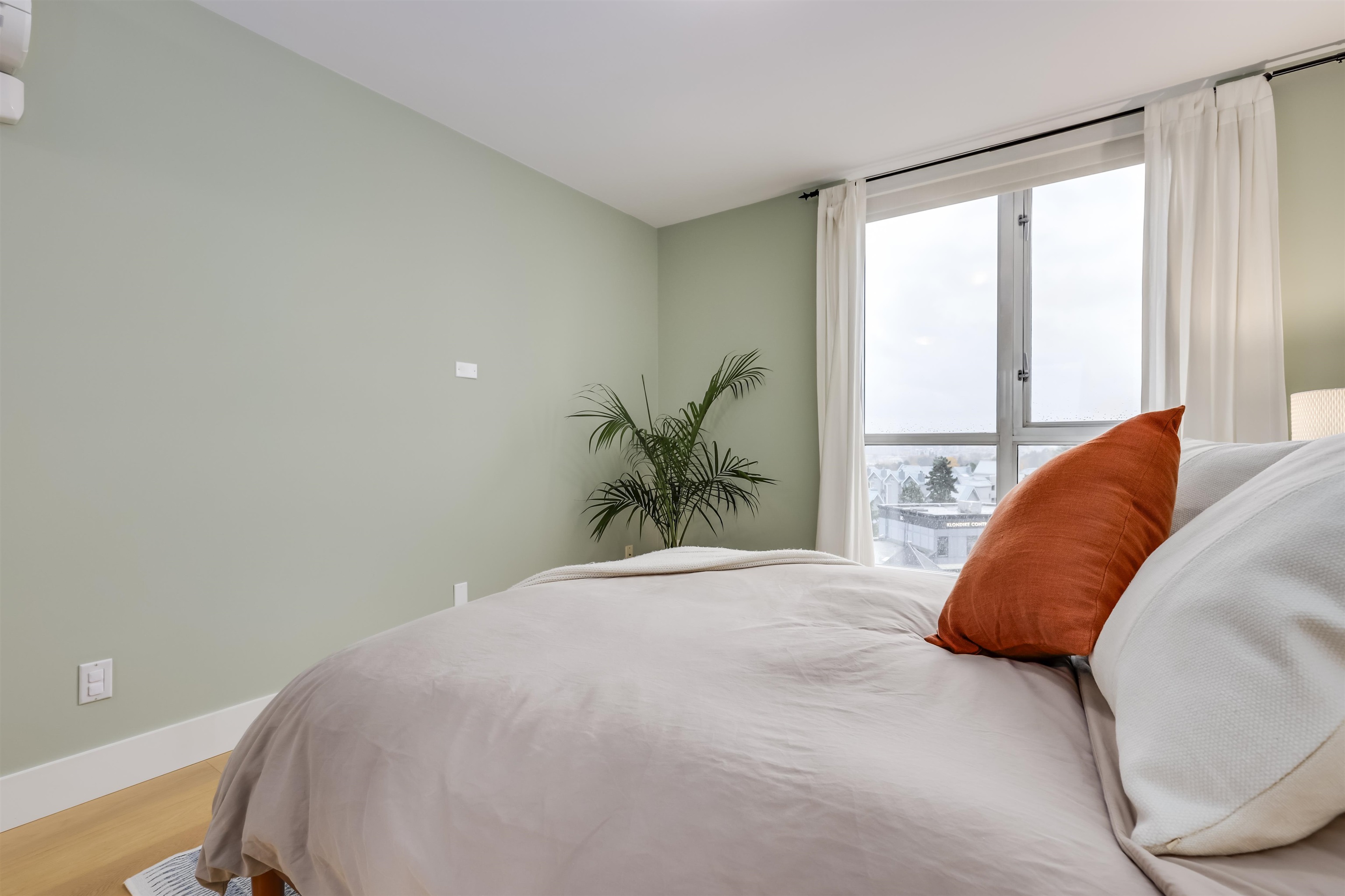 606 1425 W 6TH AVENUE, #606