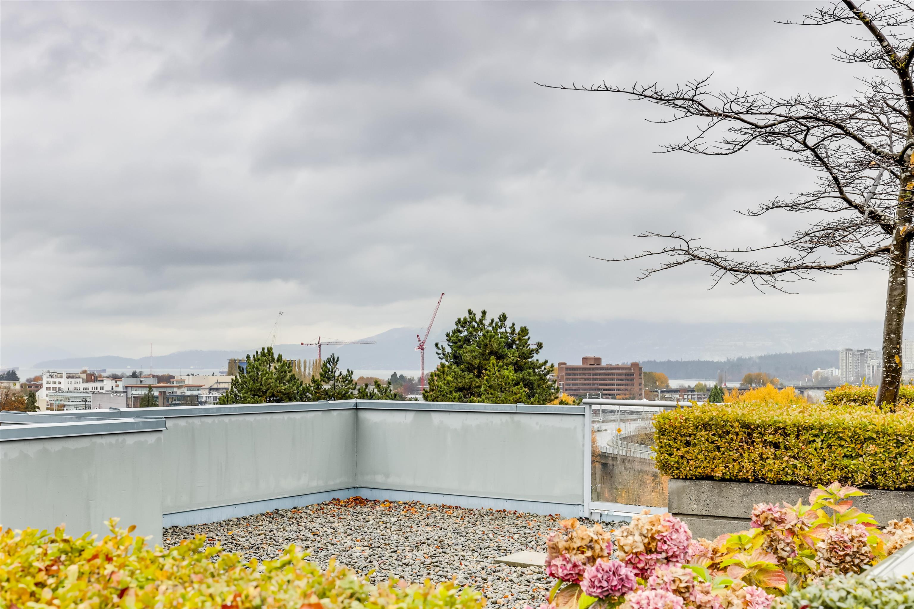 606 1425 W 6TH AVENUE, #606