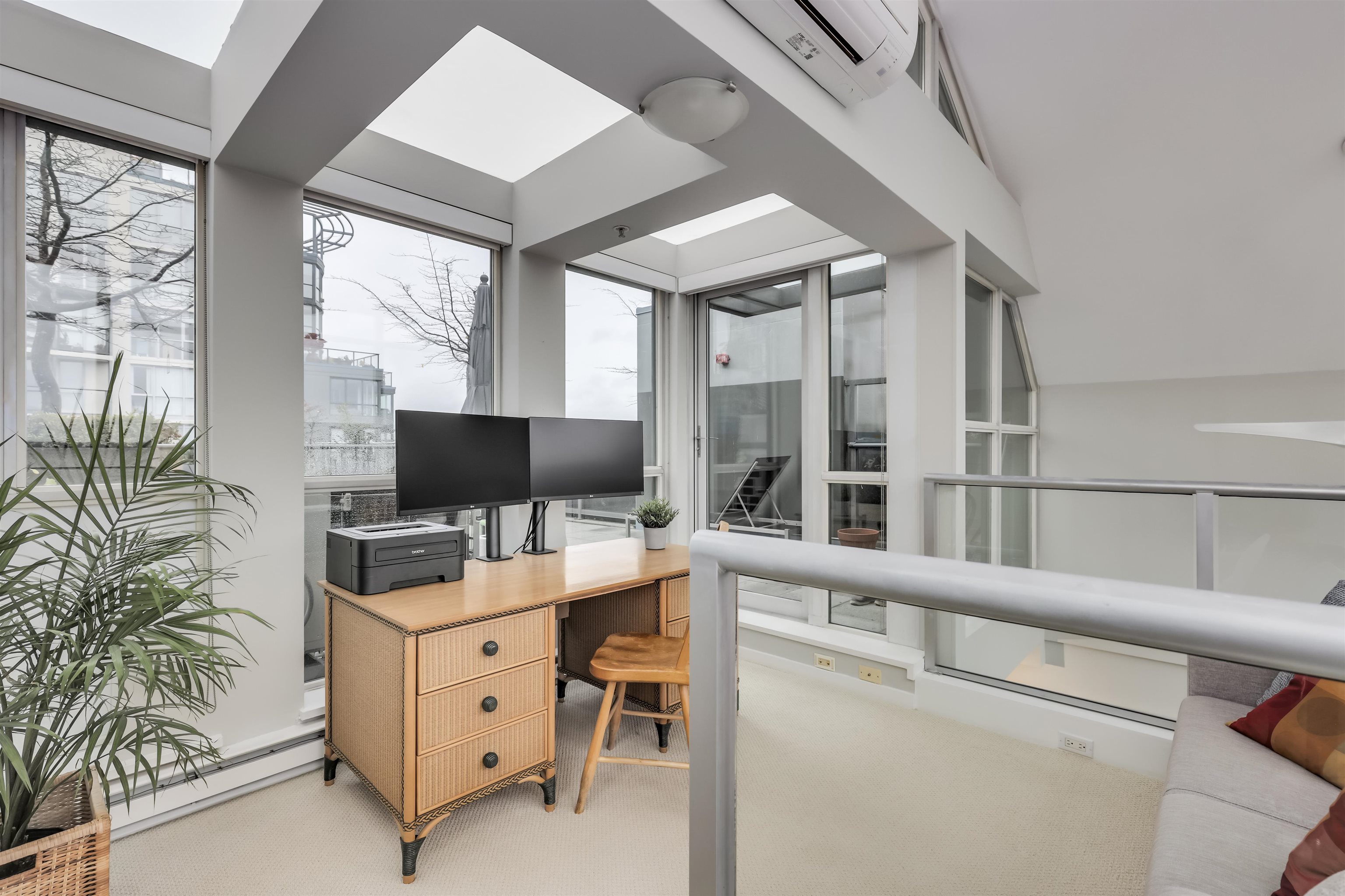 606 1425 W 6TH AVENUE, #606