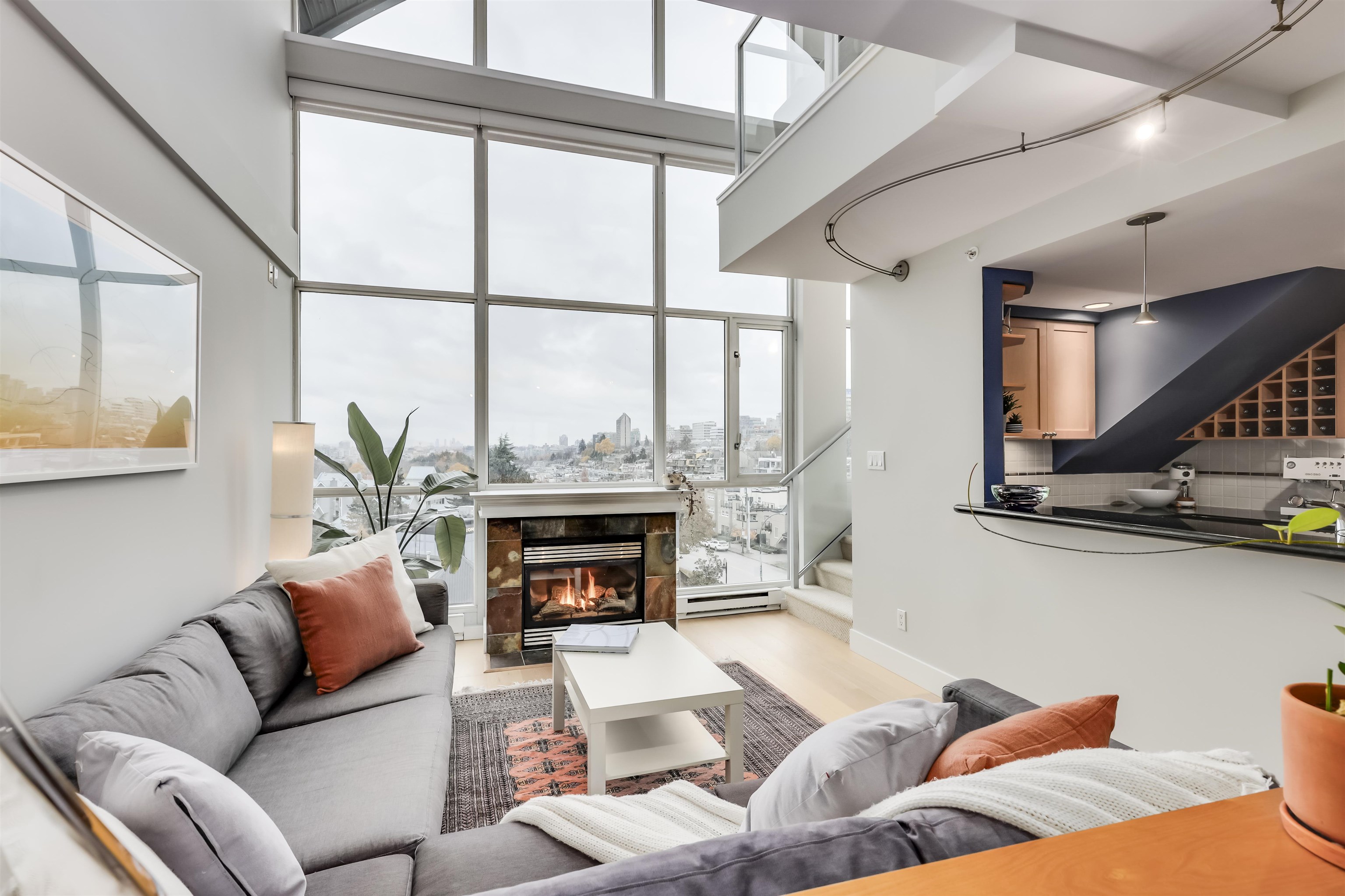 606 1425 W 6TH AVENUE, #606